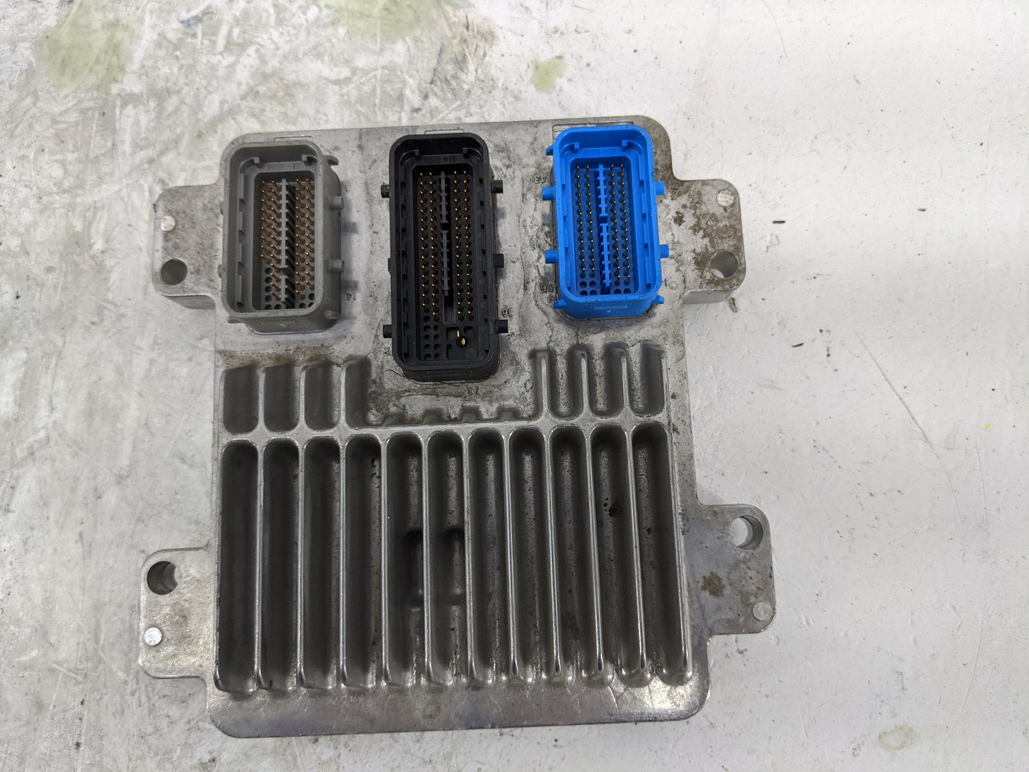 2009 Chevrolet Allure PCM Engine Control Computer ECU ECM PCU OEM P/N:12246101 Fits Fits 2006 2007 2008 OEM Used Auto Parts 