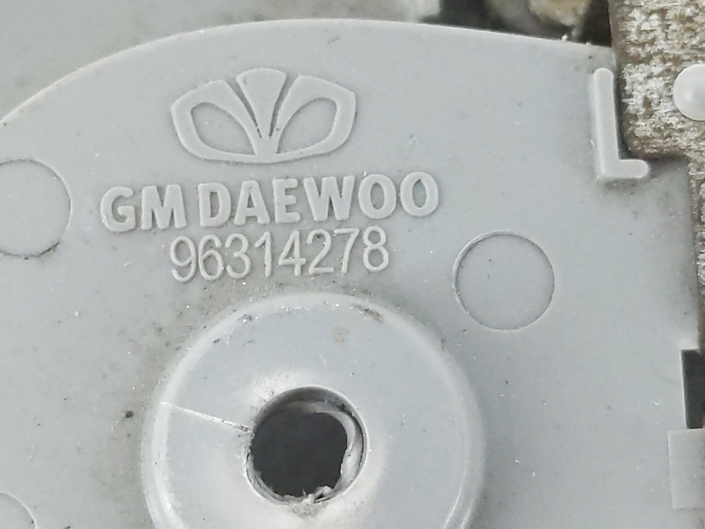 2006-2010 Chevrolet Aveo Overhead Roof Console Interior Dome Light Grey - Oemusedautoparts1.com