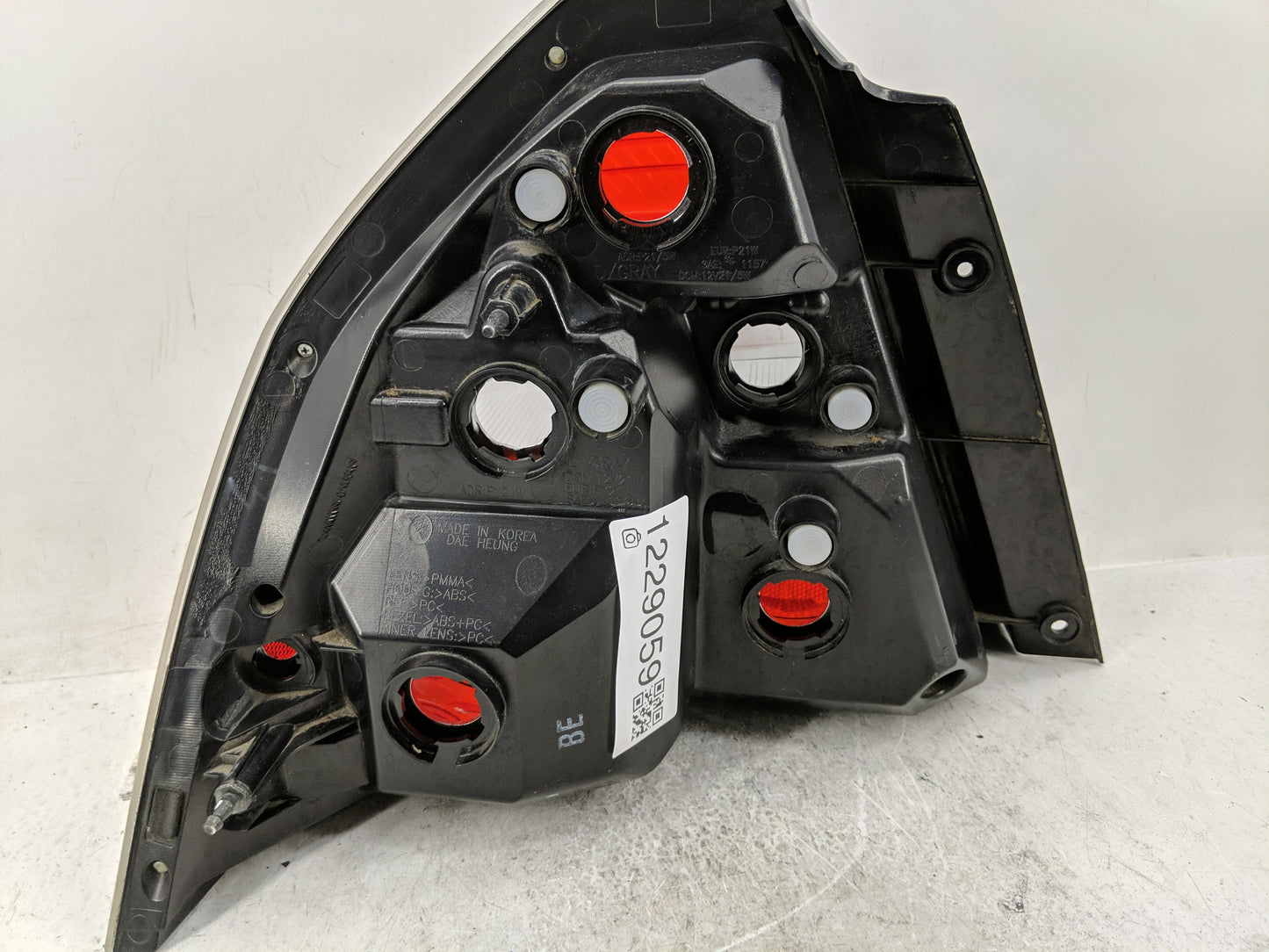 2009-2011 Chevrolet Aveo Tail Light Assembly Passenger Right OEM Fits Fits 2009 2010 2011 OEM Used Auto Parts - Oemusedautop