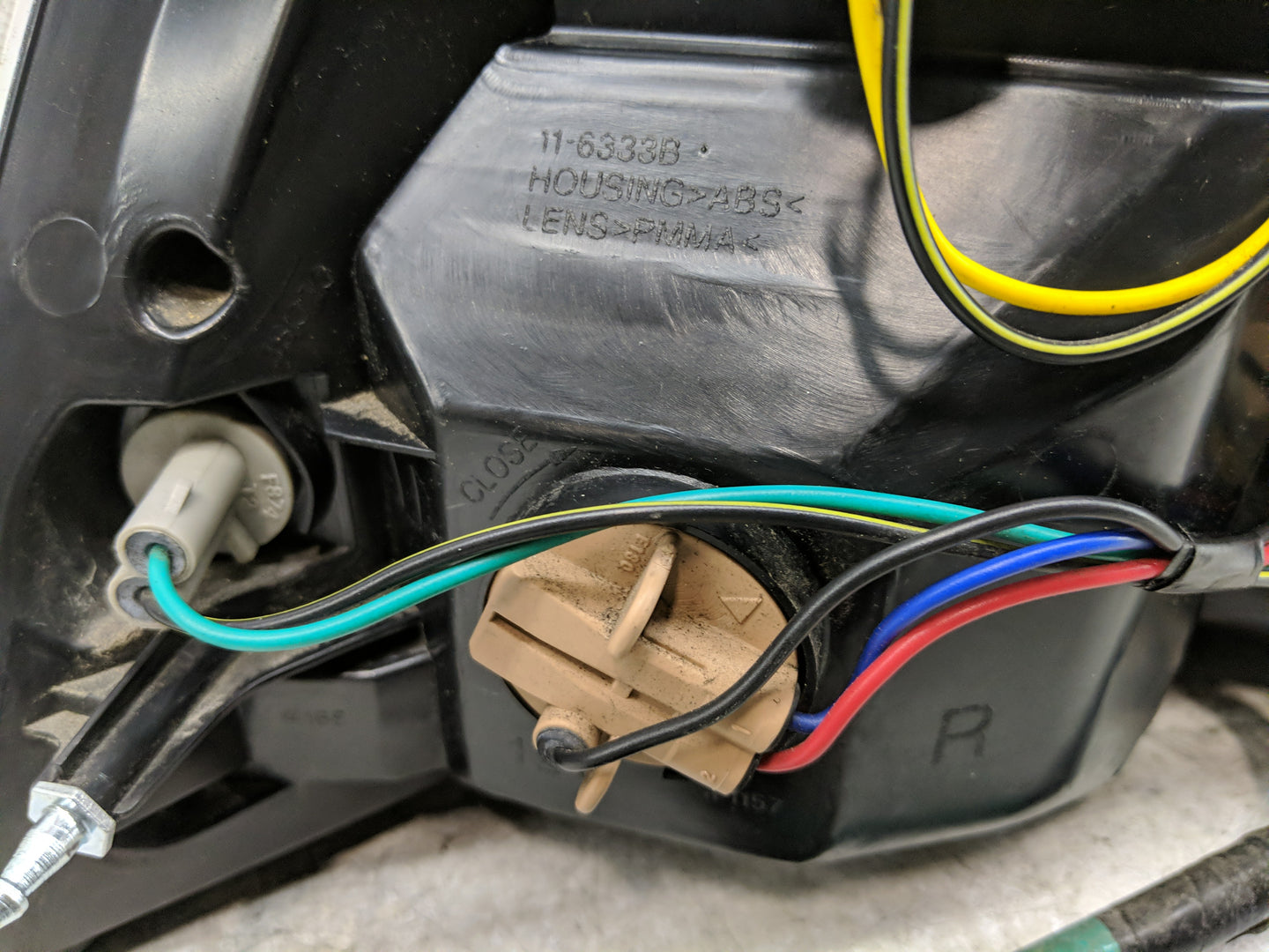 2009-2011 Chevrolet Aveo Tail Light Assembly Passenger Right OEM P/N:11-6333B Fits Fits 2009 2010 2011 OEM Used Auto Parts -