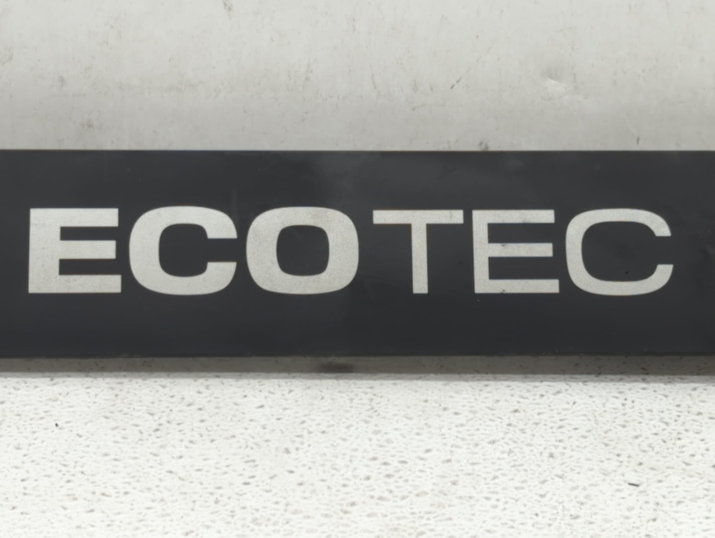 2009 Chevrolet Aveo Engine Cover - Oemusedautoparts1.com