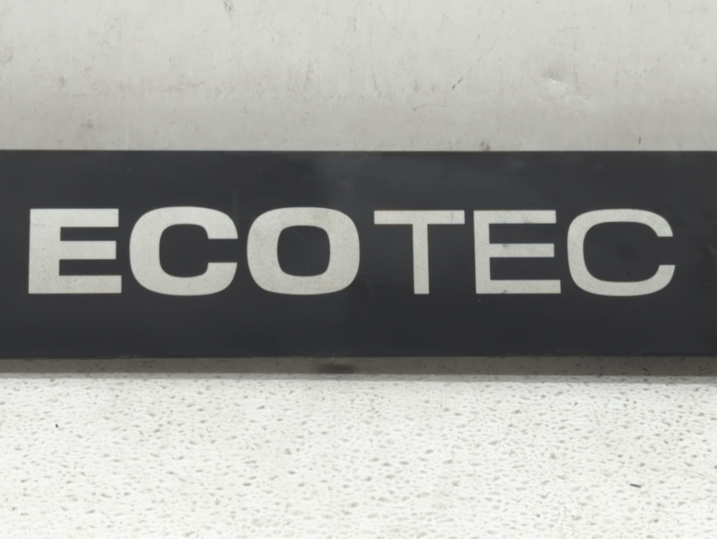 2009 Chevrolet Aveo Engine Cover - Oemusedautoparts1.com