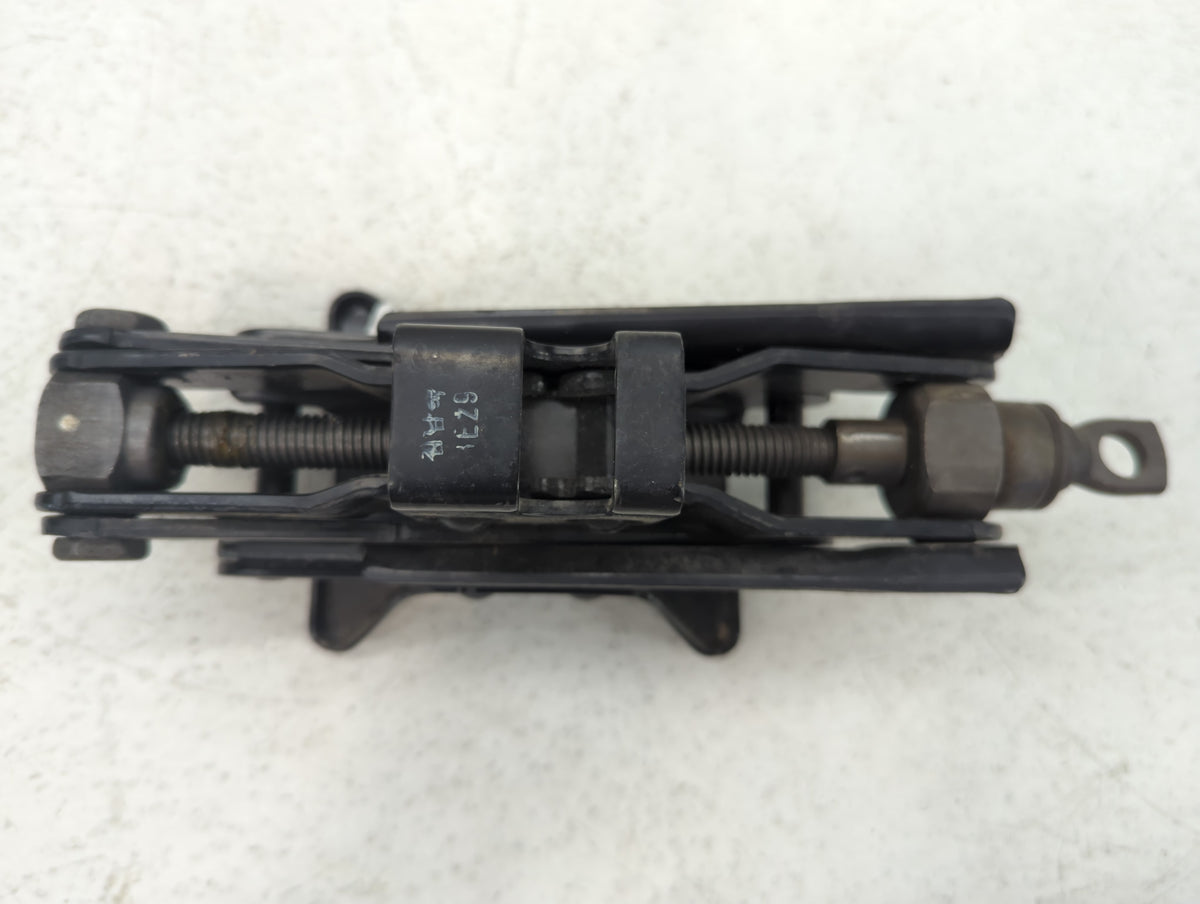 2009 Chevrolet Aveo Spare Scissor Car Jack - Oemusedautoparts1.com