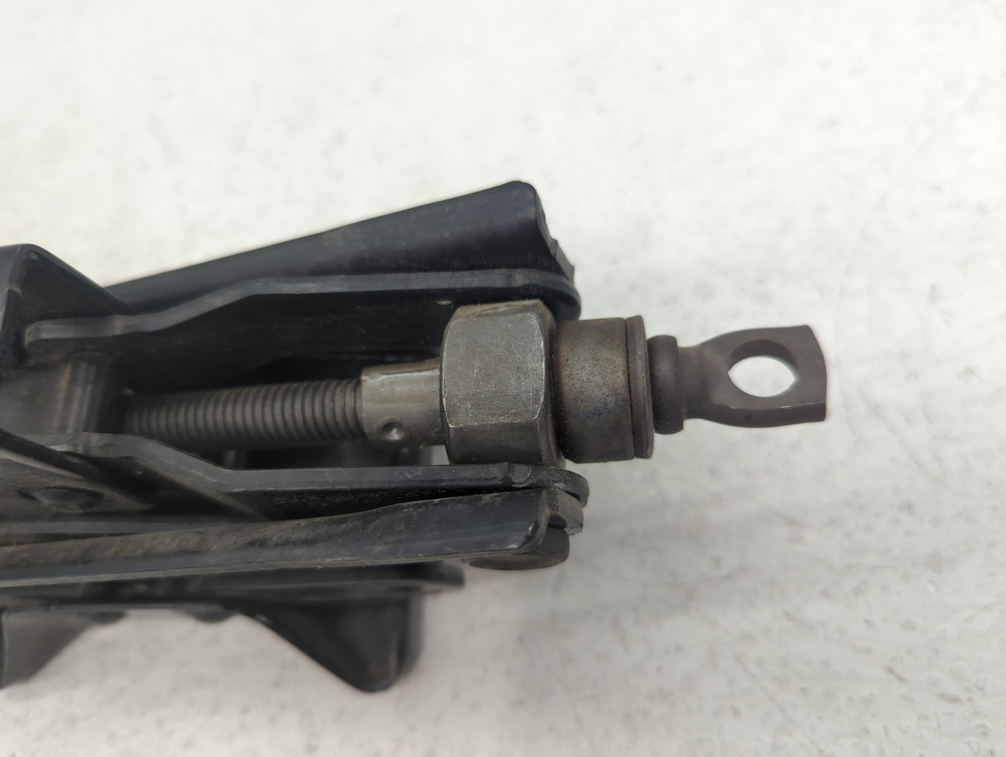 2009 Chevrolet Aveo Spare Scissor Car Jack - Oemusedautoparts1.com