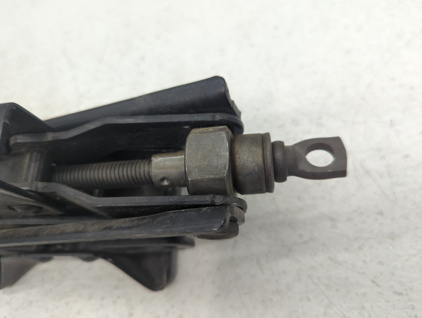 2009 Chevrolet Aveo Spare Scissor Car Jack - Oemusedautoparts1.com