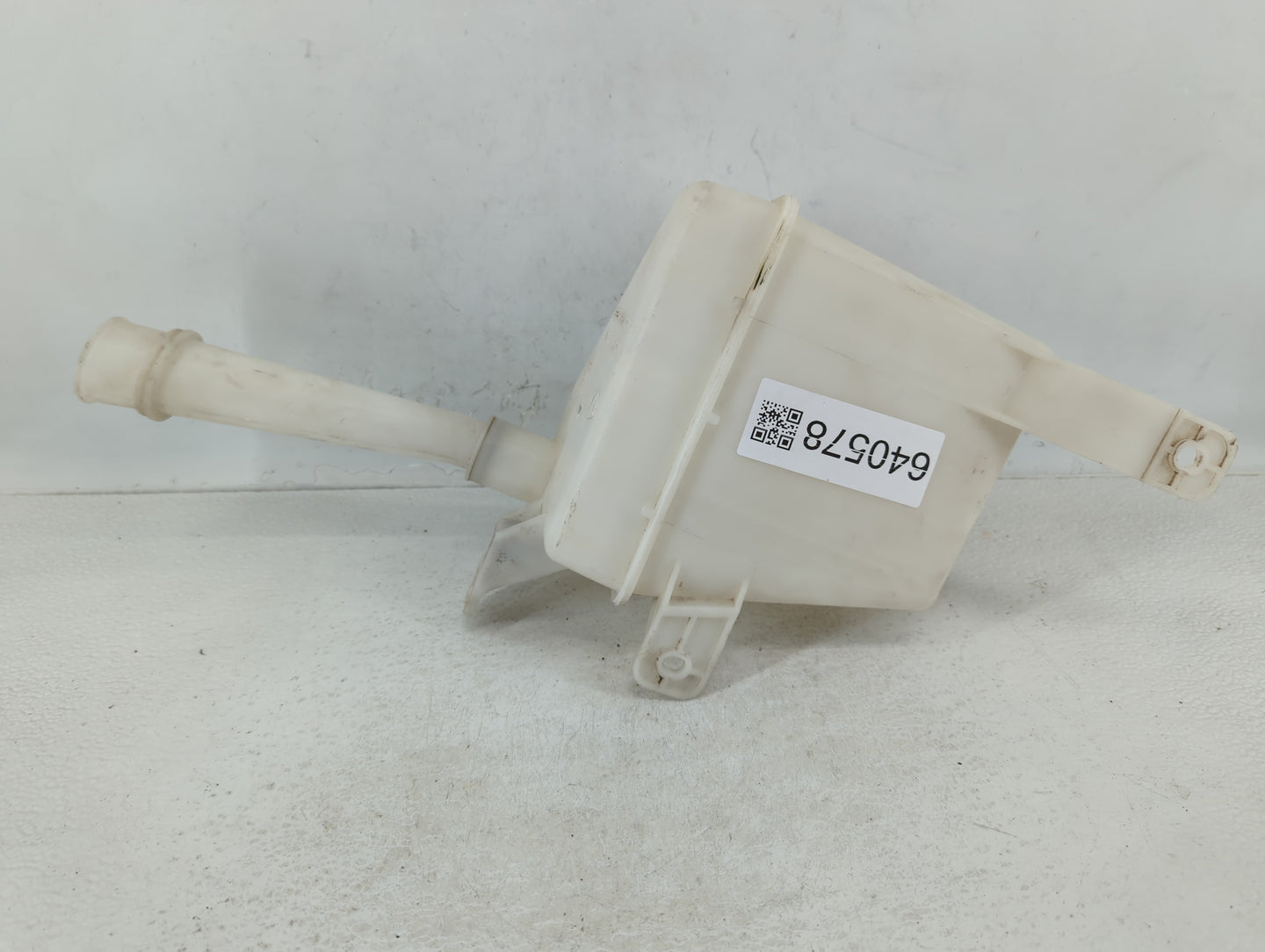 2009-2011 Chevrolet Aveo Windshield Washer Fluid Reservoir Bottle Oem - Oemusedautoparts1.com