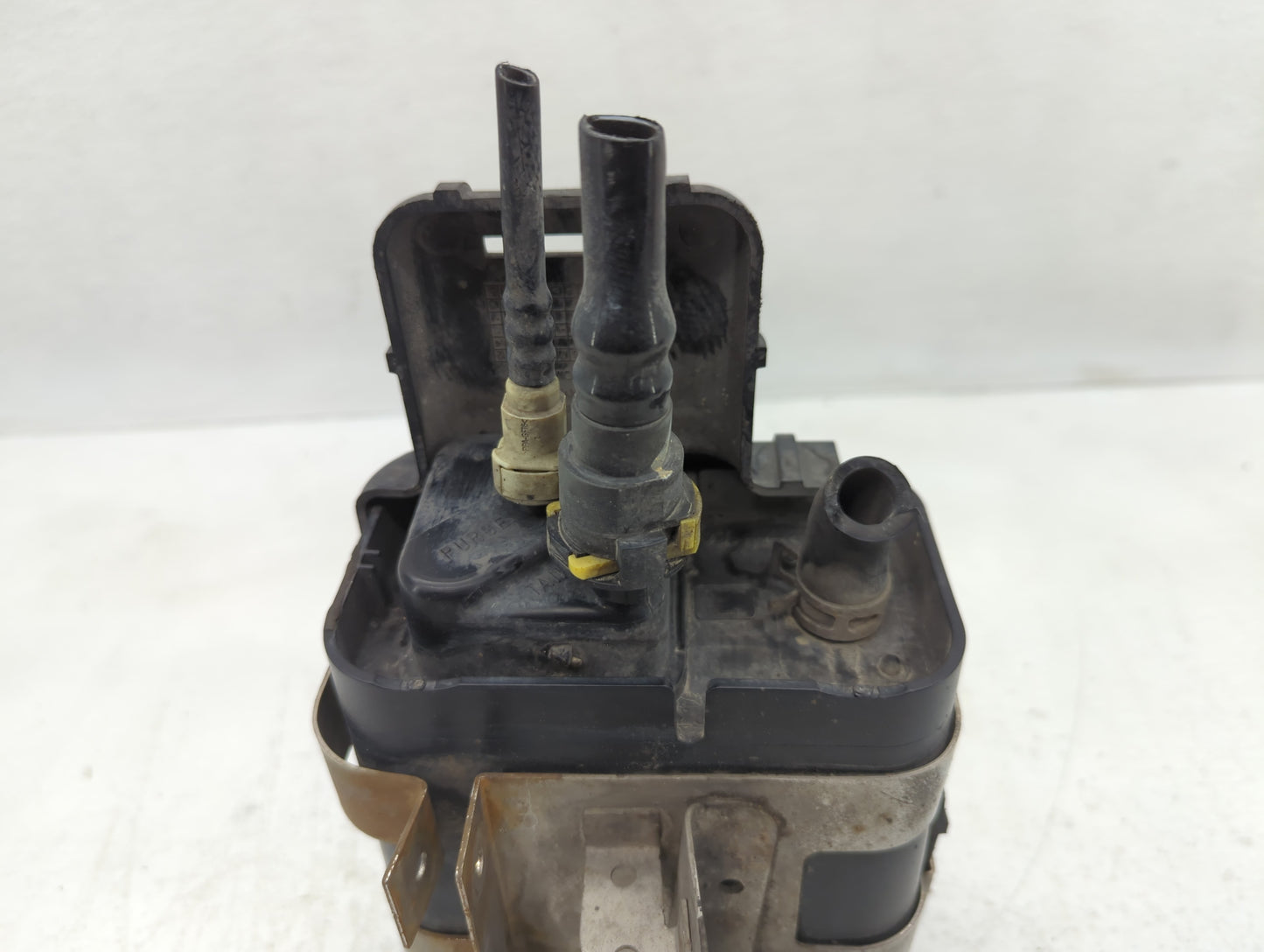 2009 Chevrolet Aveo Fuel Vapor Charcoal Canister - Oemusedautoparts1.com