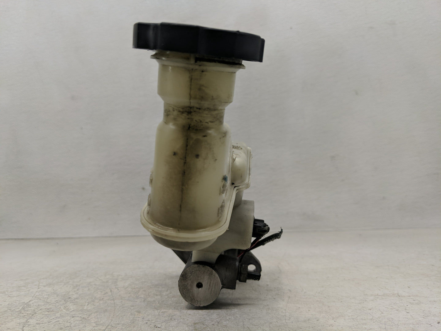 2009-2010 Chevrolet Cobalt Brake Master Cylinder - Oemusedautoparts1.com