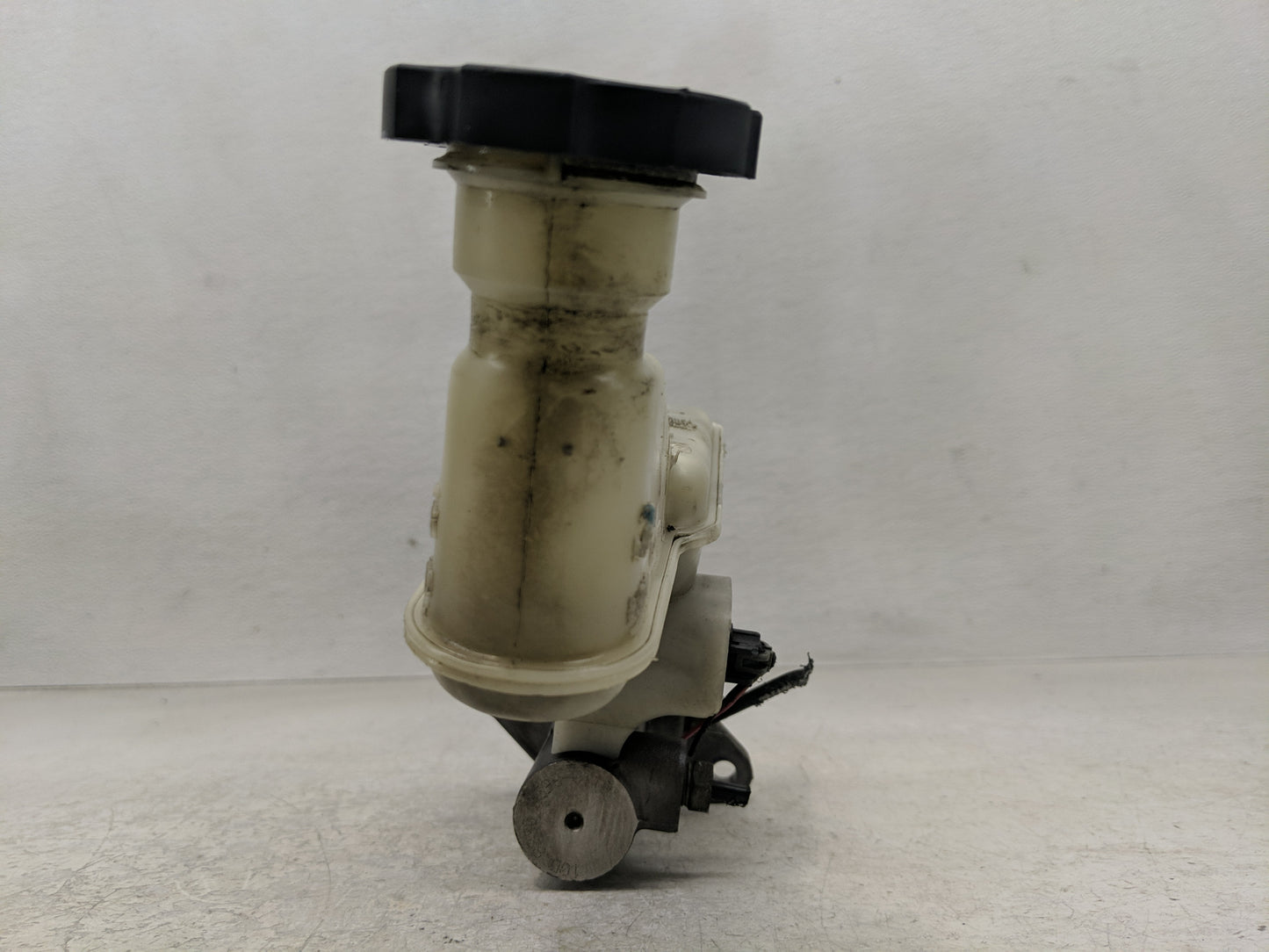 2009-2010 Chevrolet Cobalt Brake Master Cylinder - Oemusedautoparts1.com