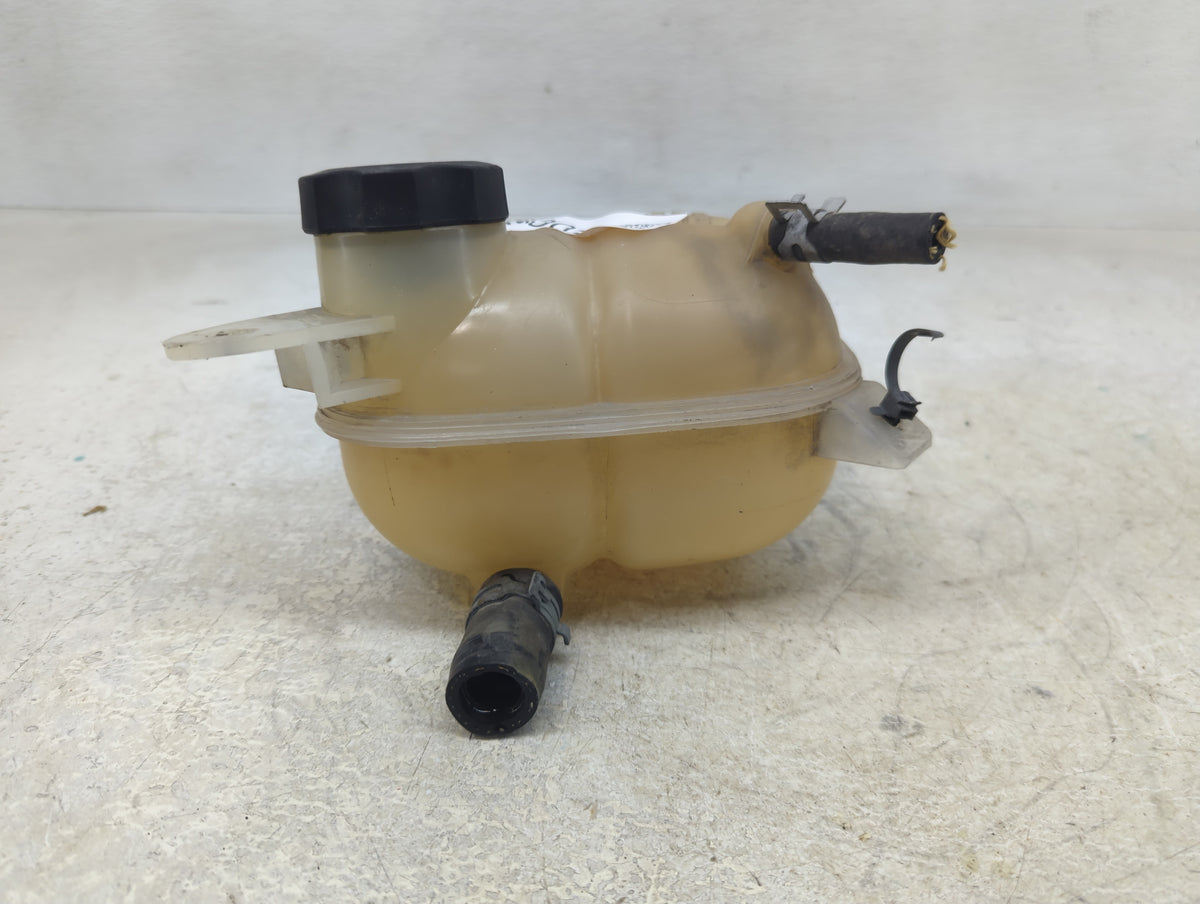 2005 Chevrolet Cobalt Radiator Coolant Overflow Expansion Tank Bottle 1390029 - Oemusedautoparts1.com