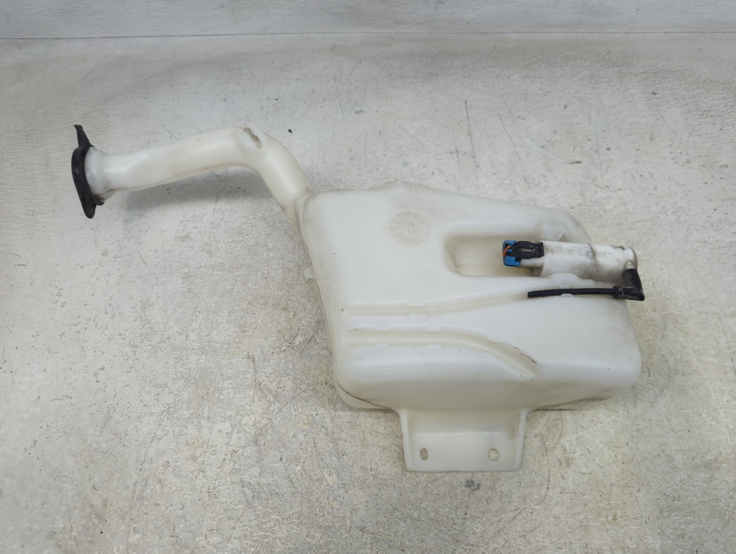 2005-2010 Chevrolet Cobalt Windshield Washer Fluid Reservoir Bottle Oem - Oemusedautoparts1.com