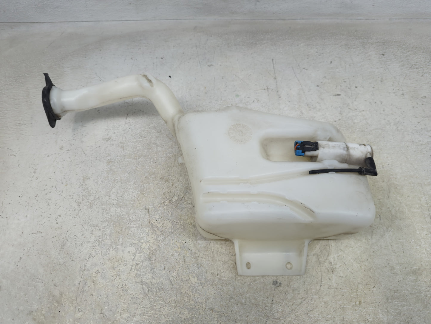 2005-2010 Chevrolet Cobalt Windshield Washer Fluid Reservoir Bottle Oem - Oemusedautoparts1.com