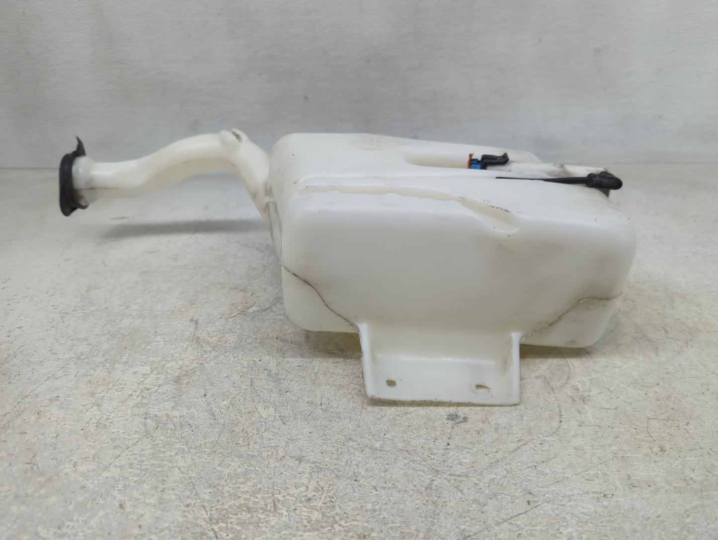 2005-2010 Chevrolet Cobalt Windshield Washer Fluid Reservoir Bottle Oem - Oemusedautoparts1.com