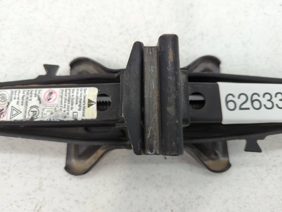 2009 Chevrolet Cobalt Spare Scissor Car Jack 626334 - Oemusedautoparts1.com