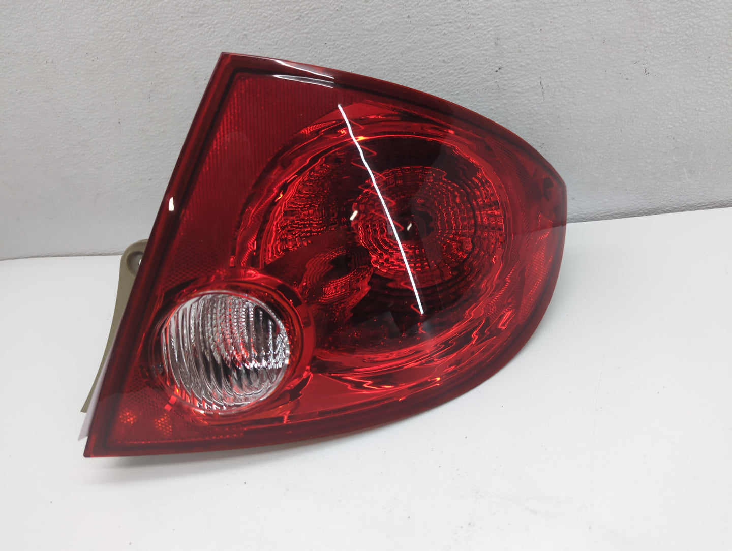 2005-2010 Chevrolet Cobalt Tail Light Assembly Passenger Right OEM P/N:30321535 GM376-B000R Fits OEM Used Auto Parts - Oemus