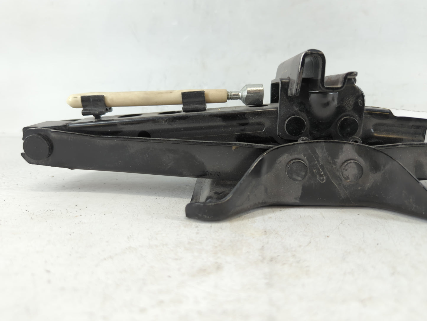 2009 Chevrolet Cobalt Spare Scissor Car Jack 706800 - Oemusedautoparts1.com