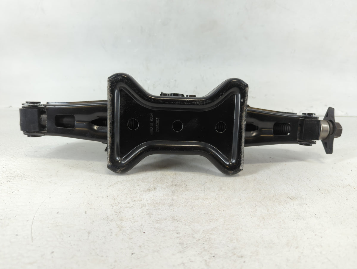 2009 Chevrolet Cobalt Spare Scissor Car Jack 706800 - Oemusedautoparts1.com