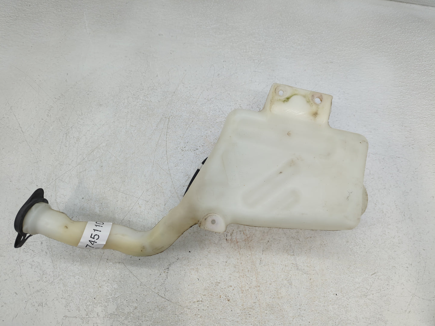 2005 Chevrolet Cobalt Radiator Coolant Overflow Expansion Tank Bottle - Oemusedautoparts1.com