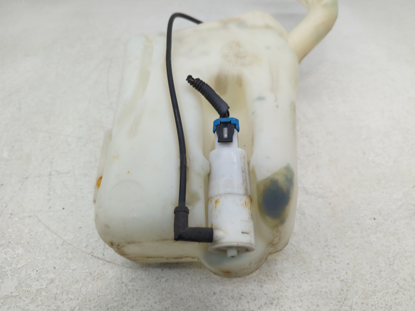 2005 Chevrolet Cobalt Radiator Coolant Overflow Expansion Tank Bottle - Oemusedautoparts1.com