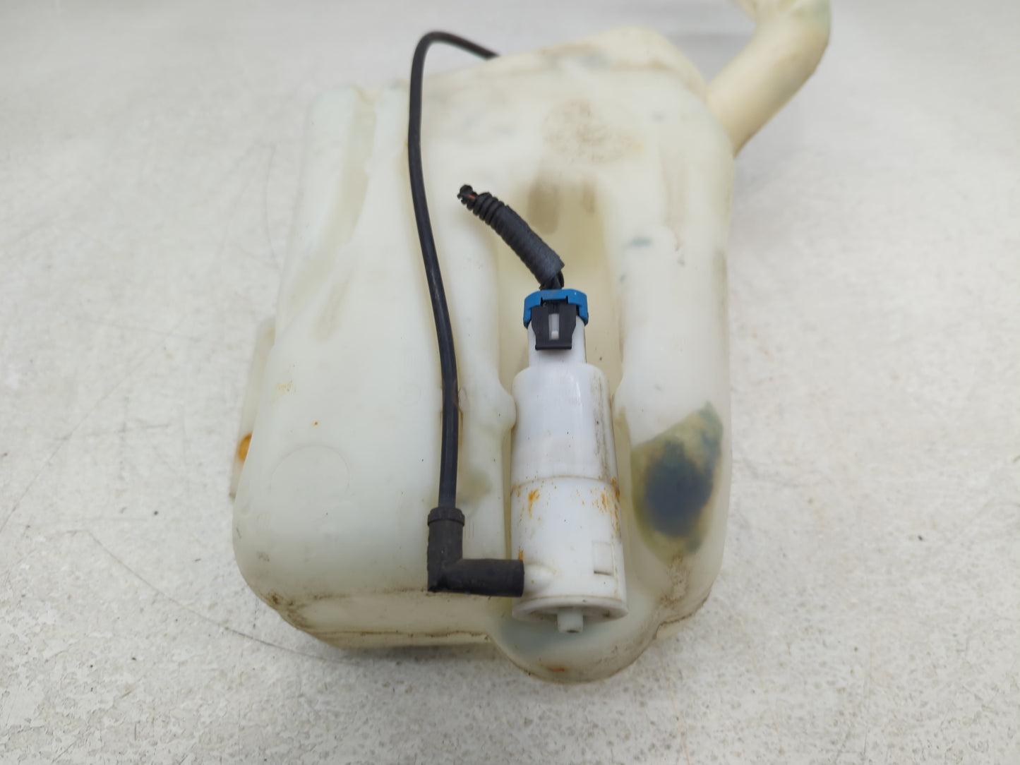 2005 Chevrolet Cobalt Radiator Coolant Overflow Expansion Tank Bottle - Oemusedautoparts1.com