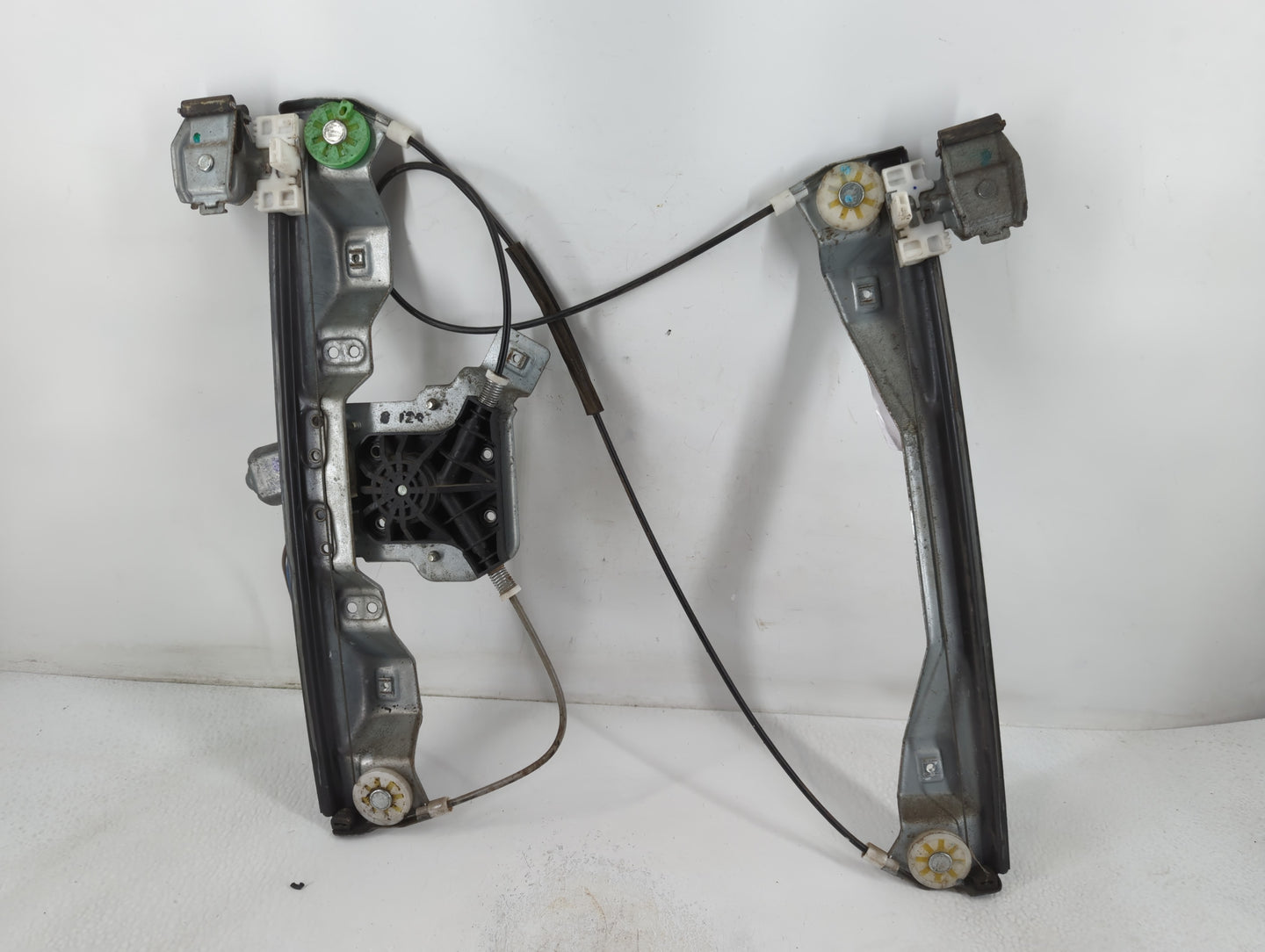 2005-2010 Chevrolet Cobalt Passenger Front Right Power Window Motor - Oemusedautoparts1.com