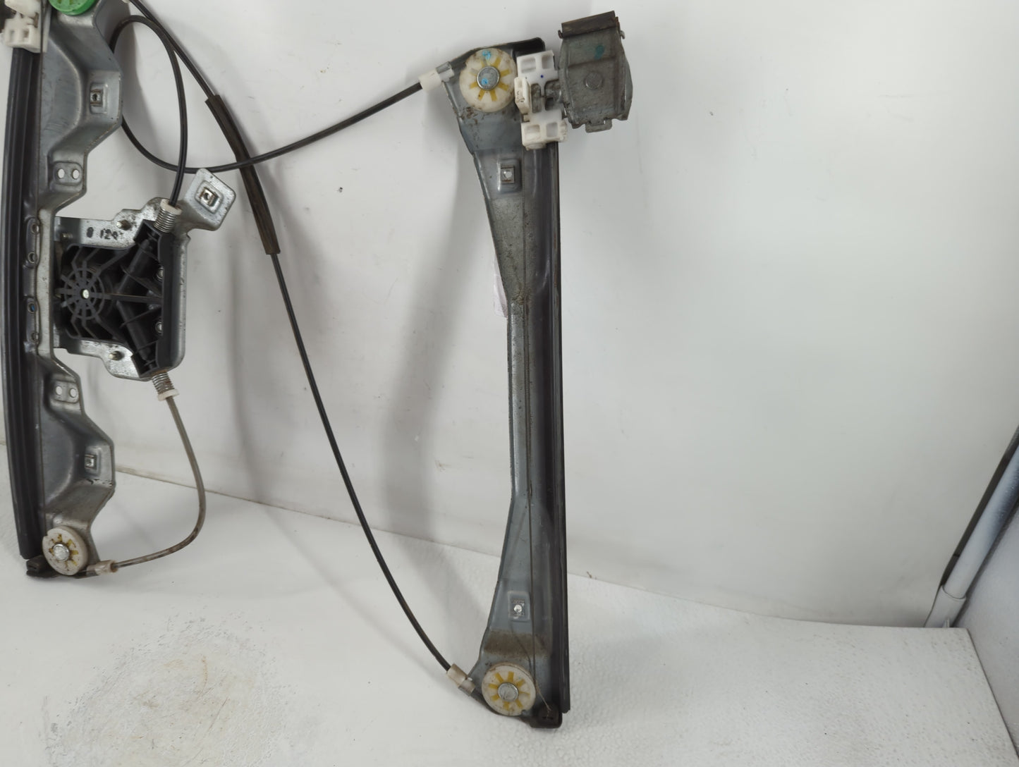 2005-2010 Chevrolet Cobalt Passenger Front Right Power Window Motor - Oemusedautoparts1.com