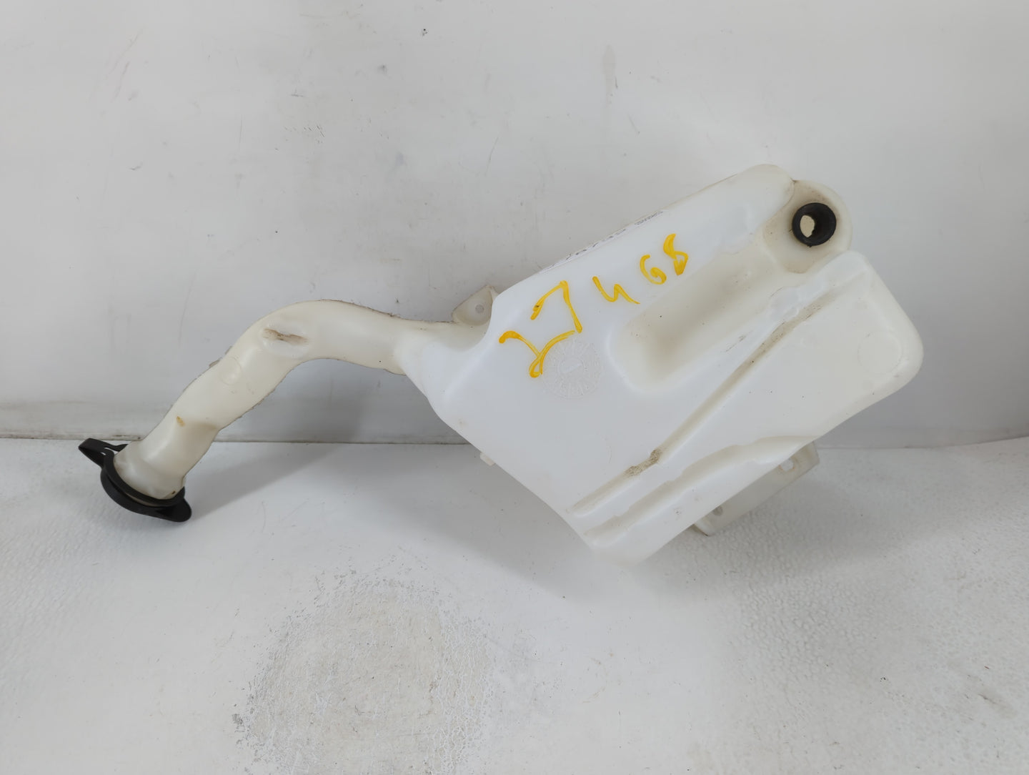 2005-2010 Chevrolet Cobalt Windshield Washer Fluid Reservoir Bottle Oem - Oemusedautoparts1.com
