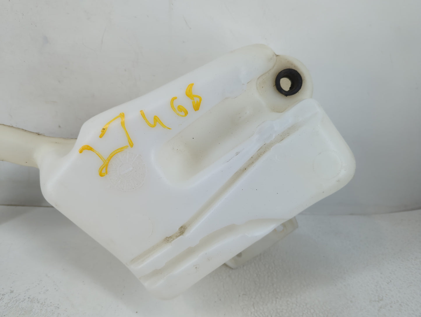 2005-2010 Chevrolet Cobalt Windshield Washer Fluid Reservoir Bottle Oem - Oemusedautoparts1.com