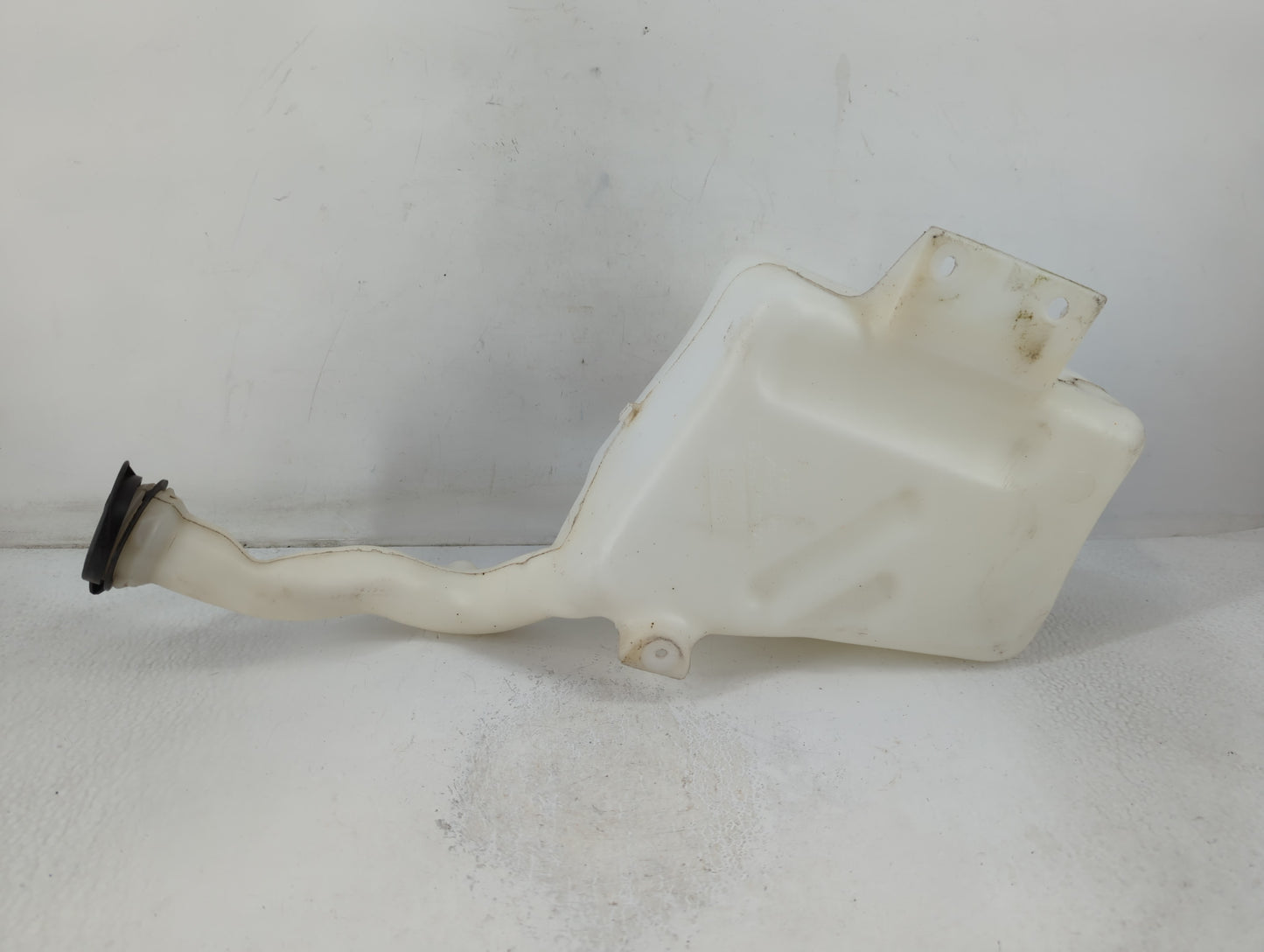 2005-2010 Chevrolet Cobalt Windshield Washer Fluid Reservoir Bottle Oem - Oemusedautoparts1.com