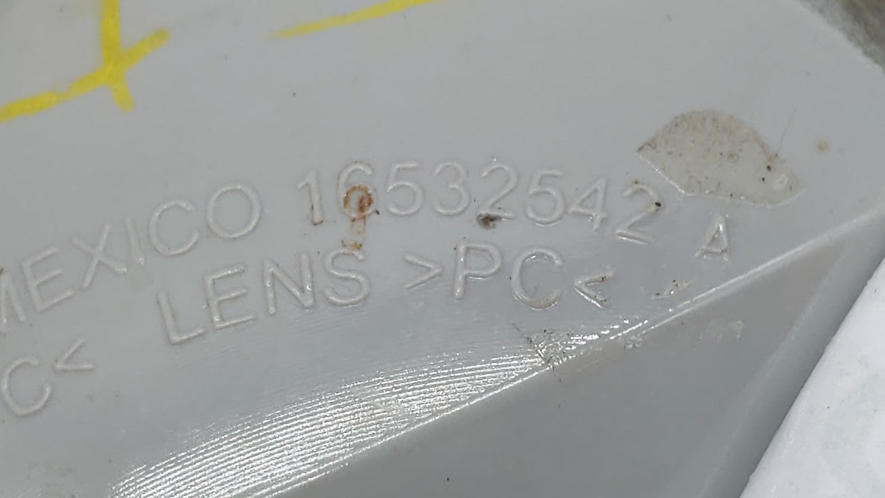 2009 Chevrolet Cobalt Tail Light Assembly Passenger Right OEM P/N:16532542 25998288 Fits Fits 2005 2006 2007 2008 2010 OEM U