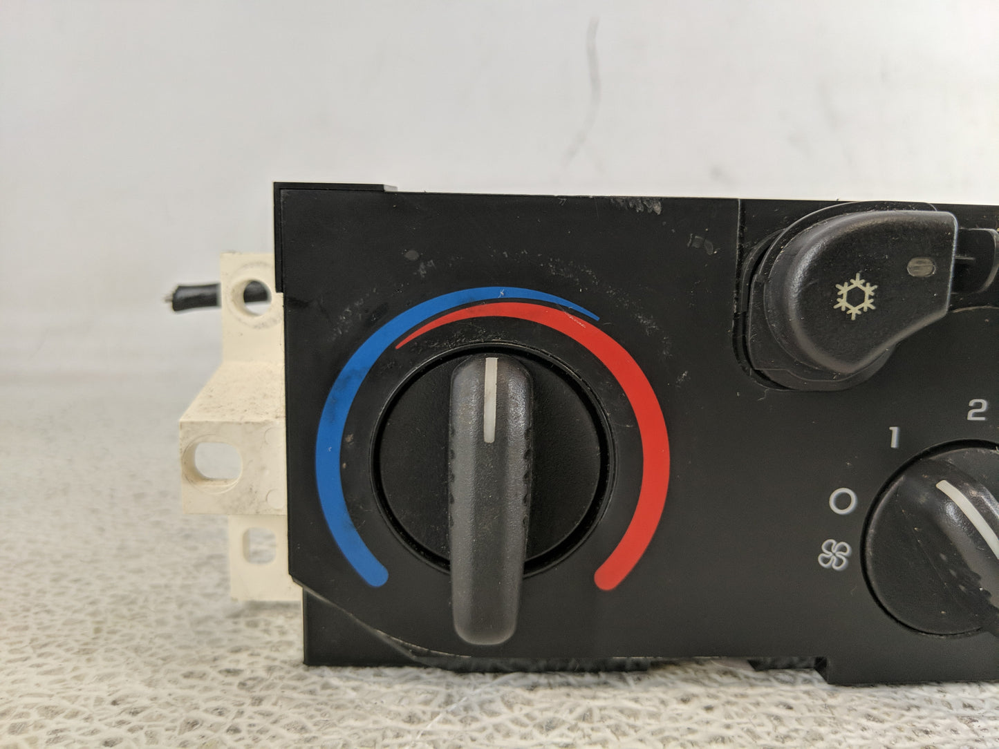 2004-2012 Chevrolet Colorado Climate Control Module Temperature AC/Heater Replacement P/N:25841856 Fits OEM Used Auto Parts 