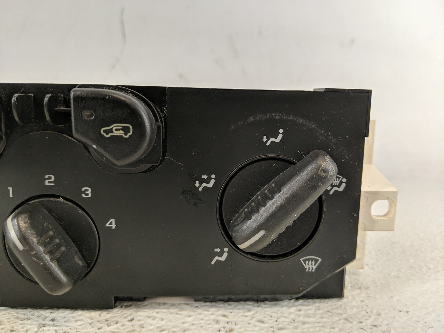 2004-2012 Chevrolet Colorado Climate Control Module Temperature AC/Heater Replacement P/N:25841856 Fits OEM Used Auto Parts 