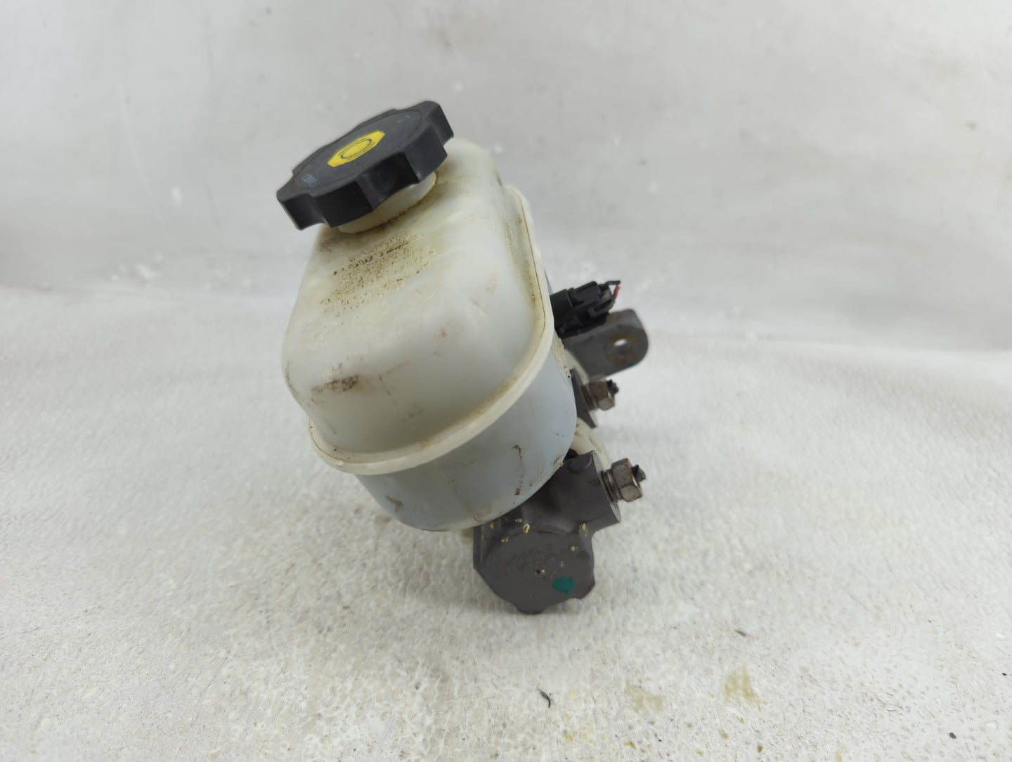 2009-2012 Chevrolet Colorado Brake Master Cylinder - Oemusedautoparts1.com