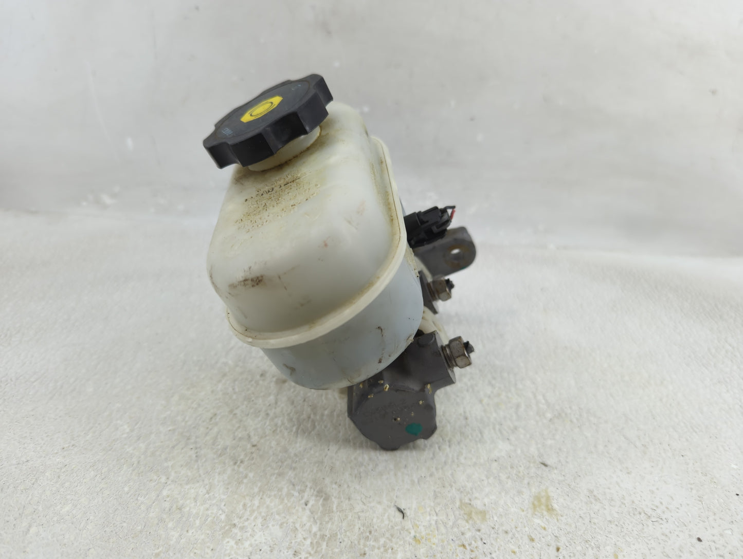 2009-2012 Chevrolet Colorado Brake Master Cylinder - Oemusedautoparts1.com