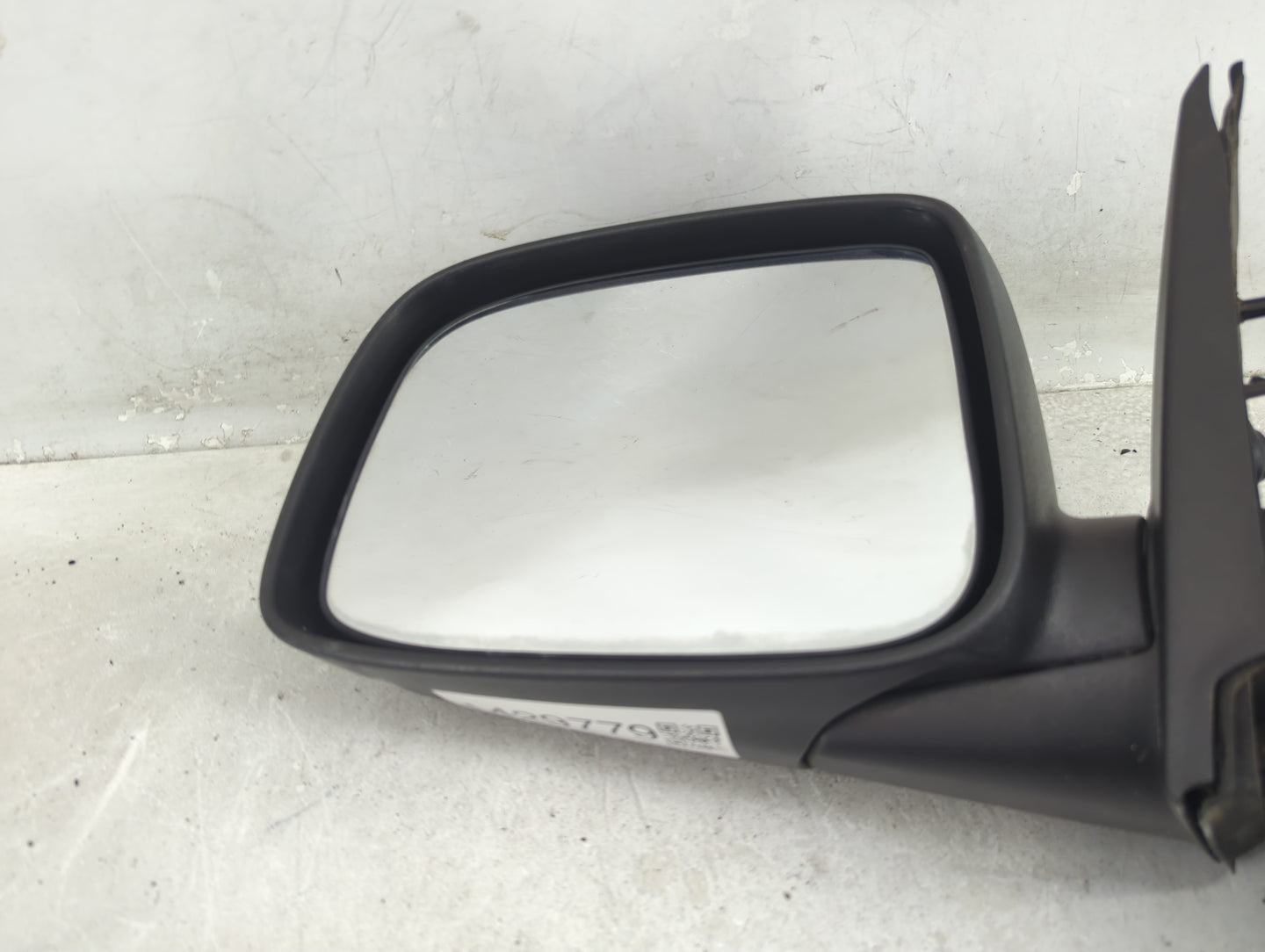 2004-2012 Chevrolet Colorado Driver Side View Mirror - Left Door Mirror OEM Used - Oemusedautoparts1.com
