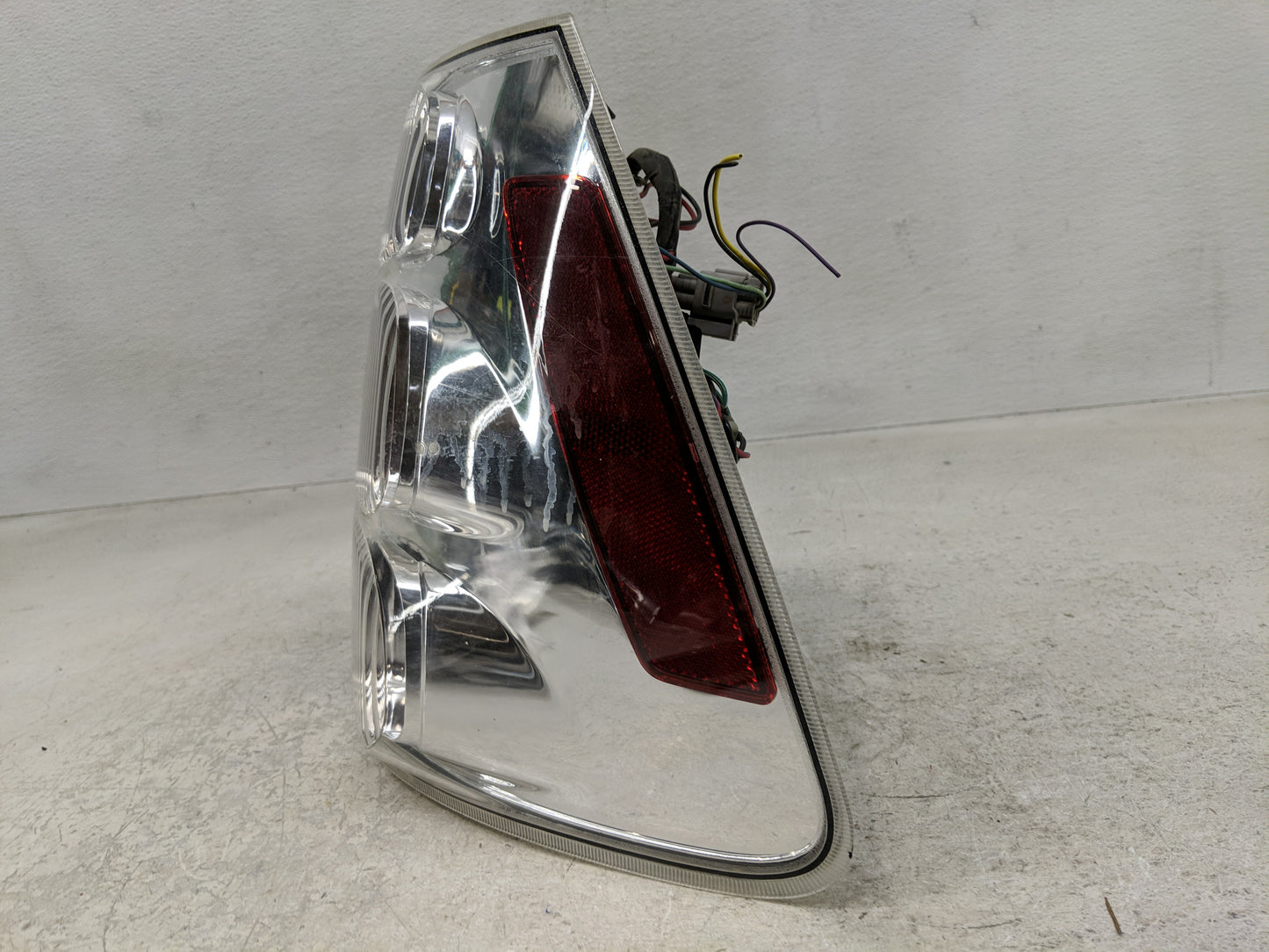 2005-2009 Chevrolet Equinox Tail Light Assembly Driver Left OEM P/N:5480780 Fits Fits 2005 2006 2007 2008 2009 OEM Used Auto