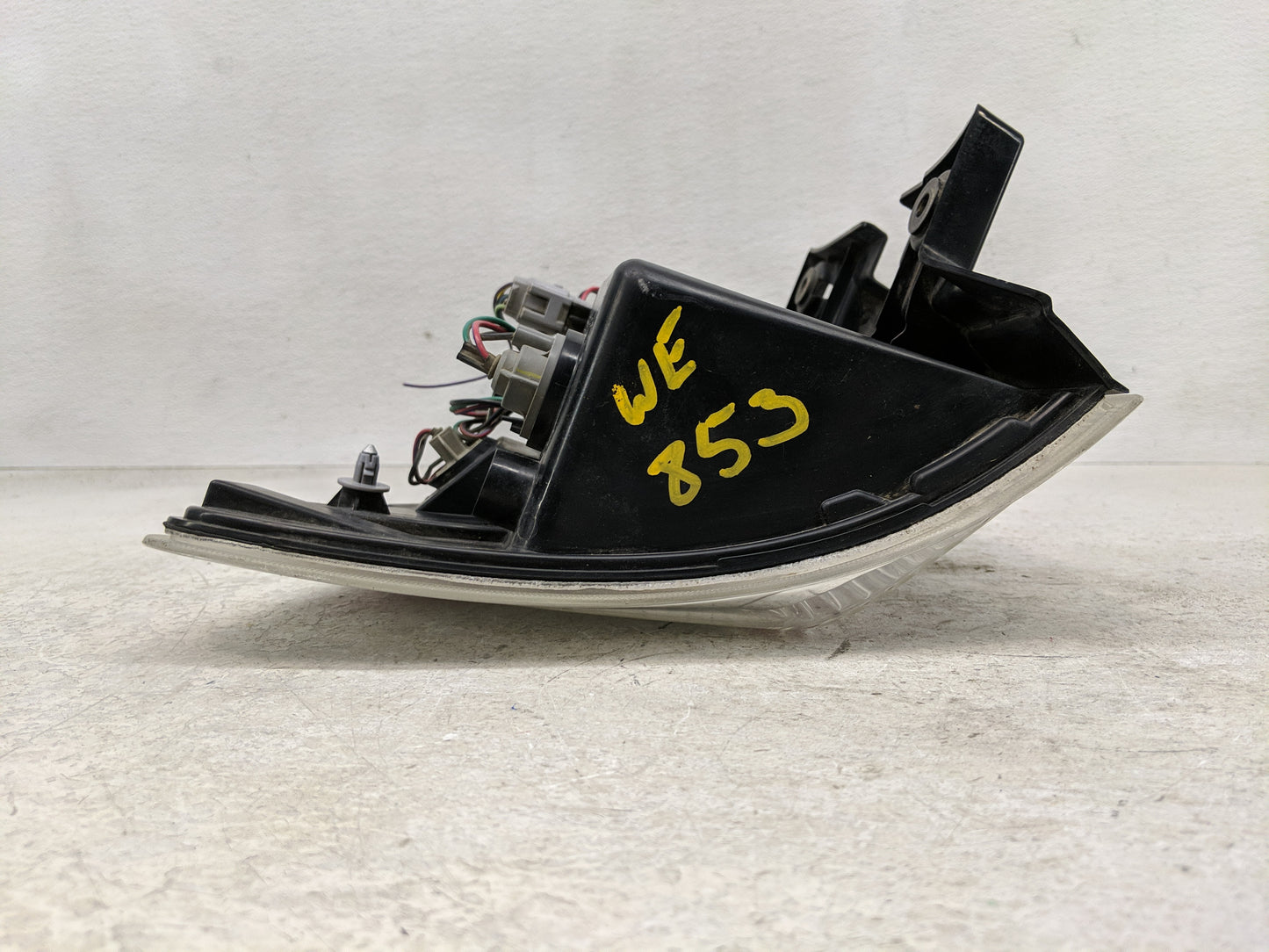 2005-2009 Chevrolet Equinox Tail Light Assembly Driver Left OEM P/N:5480780 Fits Fits 2005 2006 2007 2008 2009 OEM Used Auto