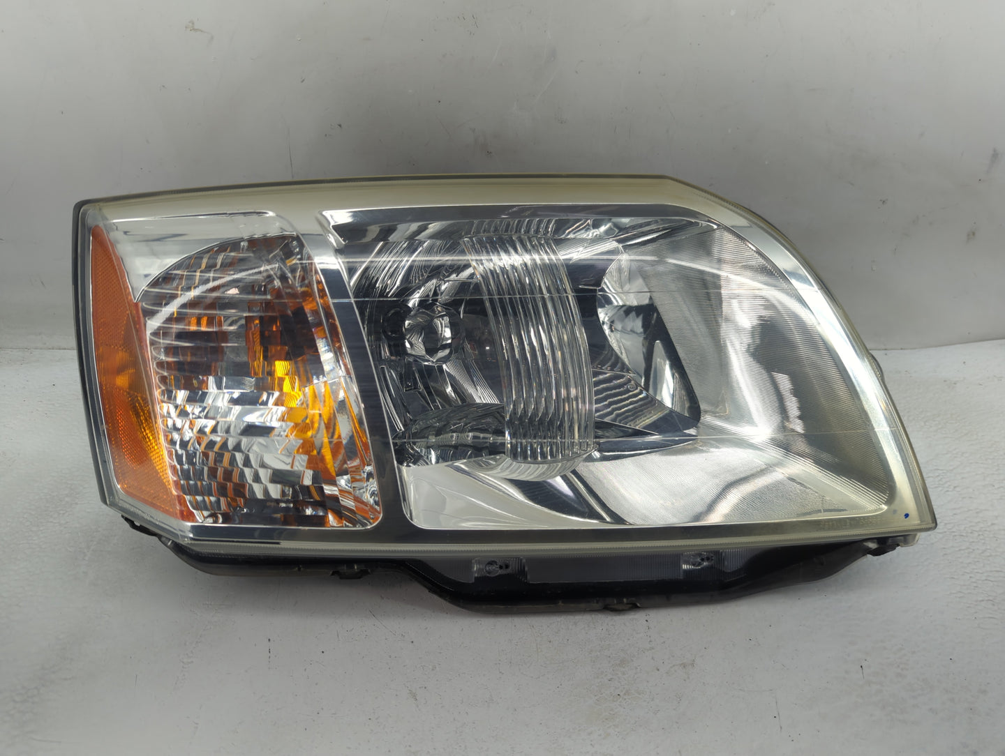 2005-2009 Chevrolet Equinox Driver Left Oem Head Light Headlight Lamp - Oemusedautoparts1.com