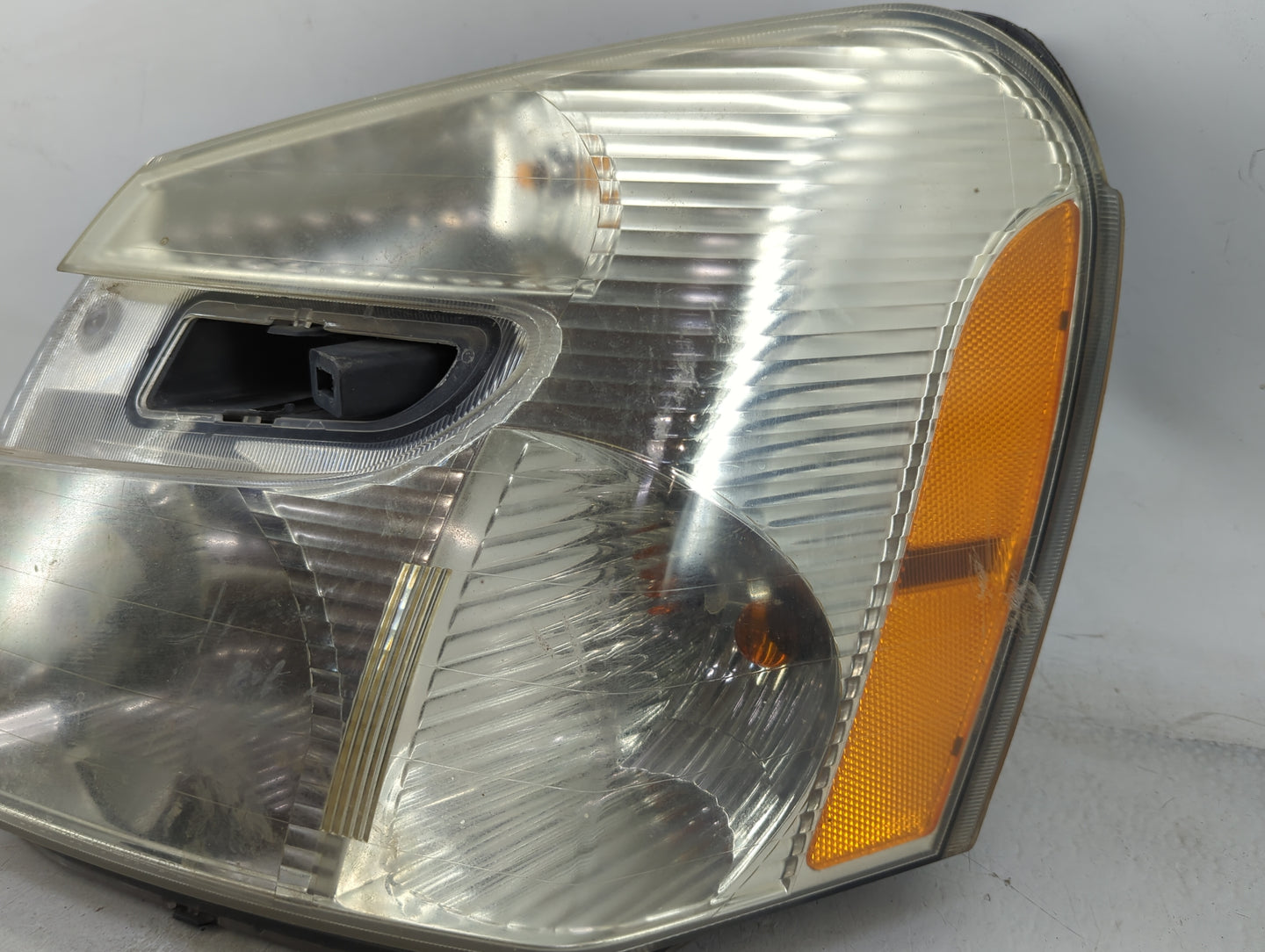 2005-2009 Chevrolet Equinox Driver Left Oem Head Light Headlight Lamp - Oemusedautoparts1.com