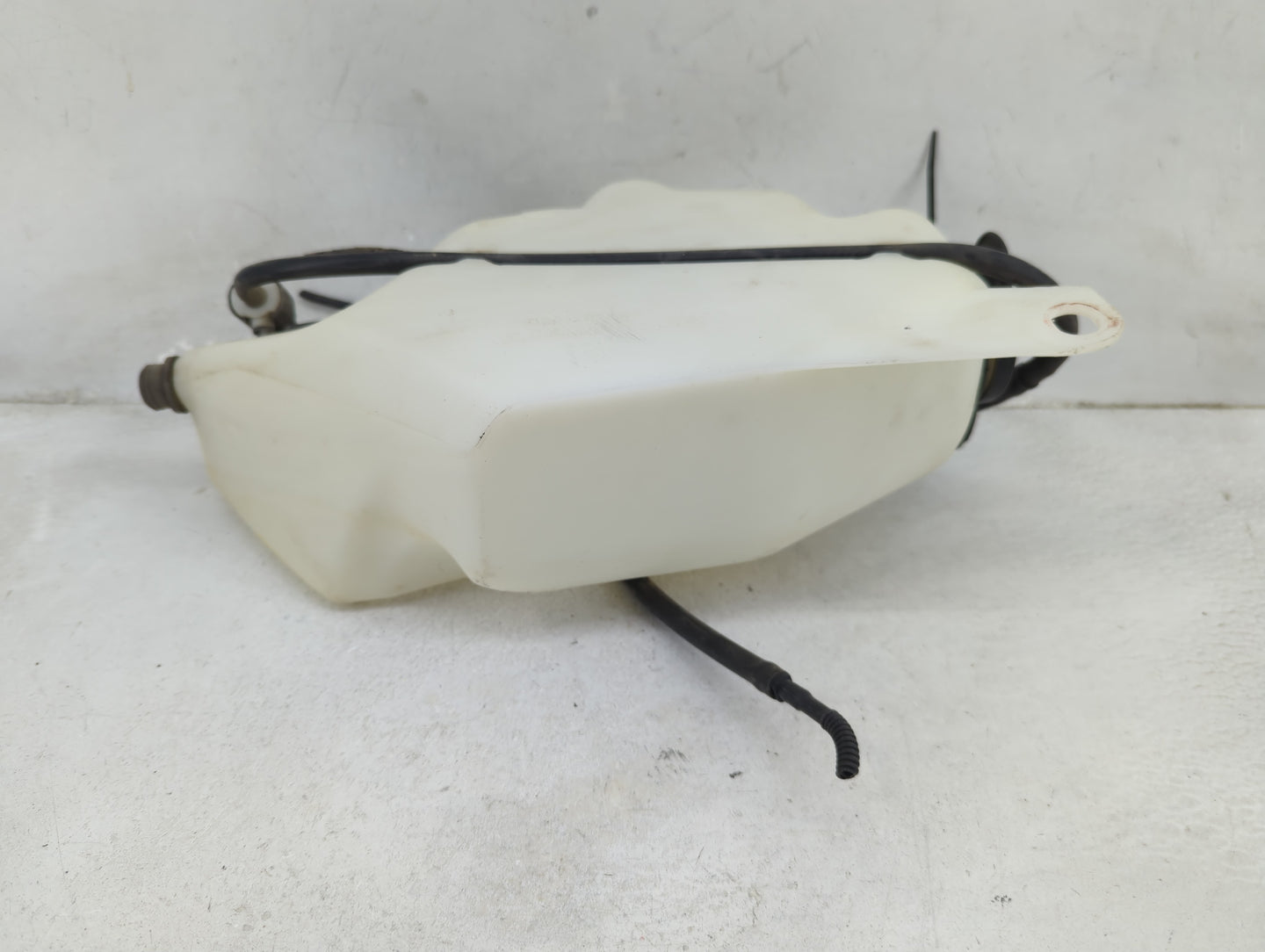 2007-2009 Chevrolet Equinox Windshield Washer Fluid Reservoir Bottle Oem - Oemusedautoparts1.com