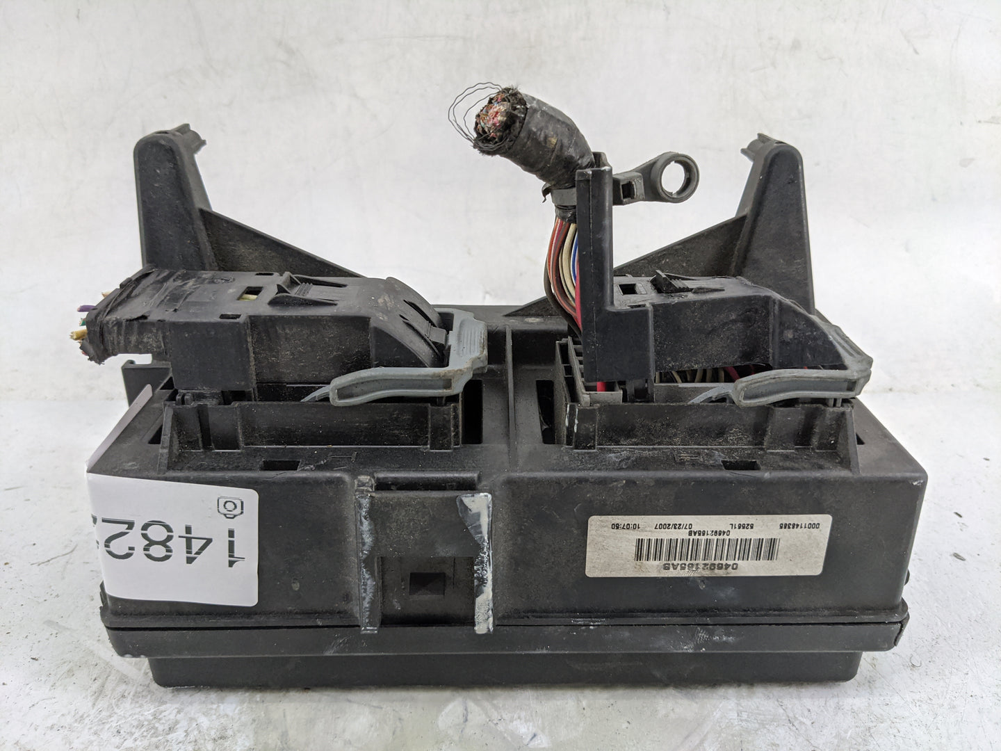 2009 Chevrolet Equinox Fusebox Fuse Box Panel Relay Module P/N:04692168AB 5286TL, 04692168AB Fits OEM Used Auto Parts - Oemu