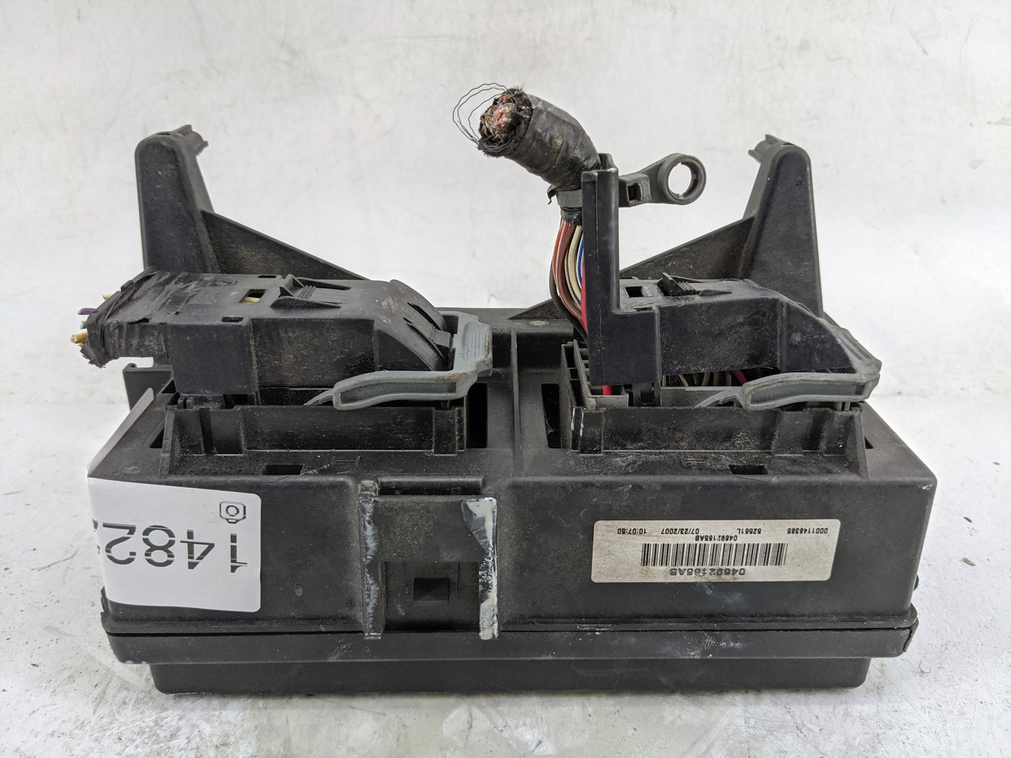 2009 Chevrolet Equinox Fusebox Fuse Box Panel Relay Module P/N:04692168AB 5286TL, 04692168AB Fits OEM Used Auto Parts - Oemu