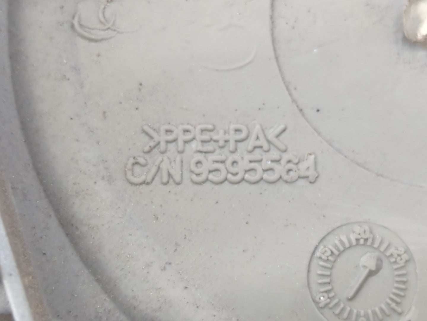 2009 Chevrolet Equinox Rim Wheel Center Cap Silver 448074 - Oemusedautoparts1.com