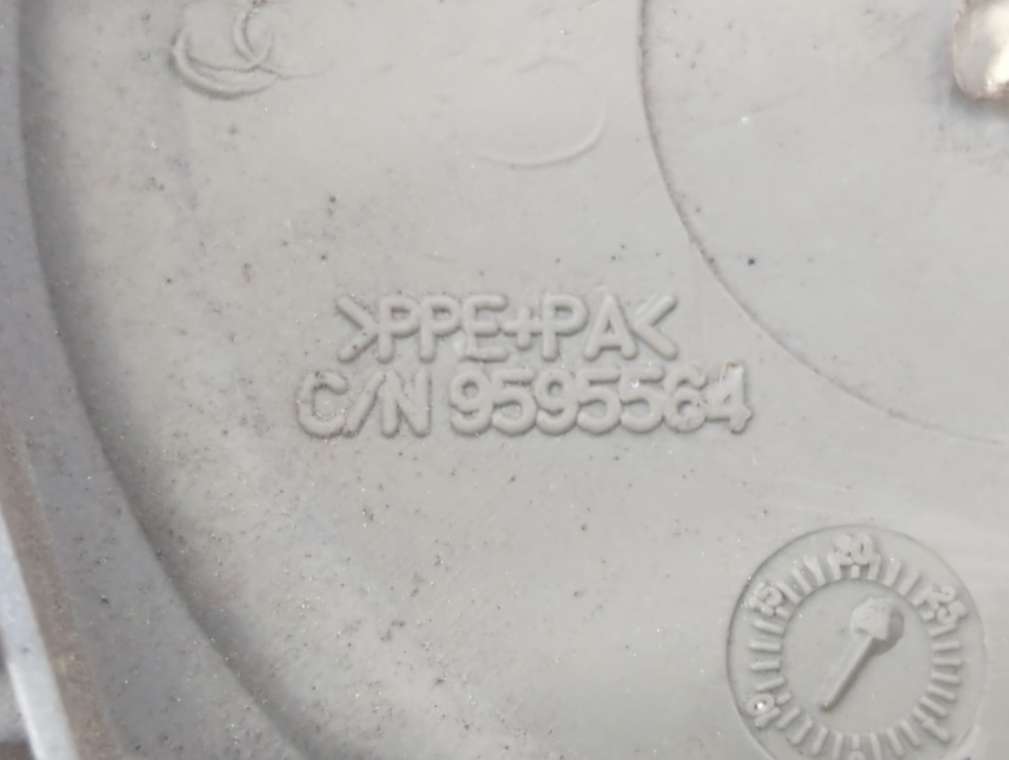 2009 Chevrolet Equinox Rim Wheel Center Cap Silver 448074 - Oemusedautoparts1.com