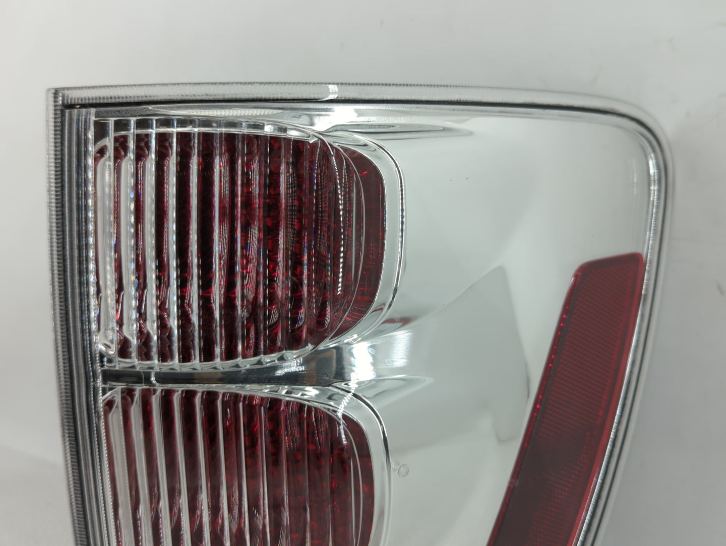 2005-2009 Chevrolet Equinox Tail Light Assembly Passenger Right OEM P/N:5480779 Fits Fits 2005 2006 2007 2008 2009 OEM Used 