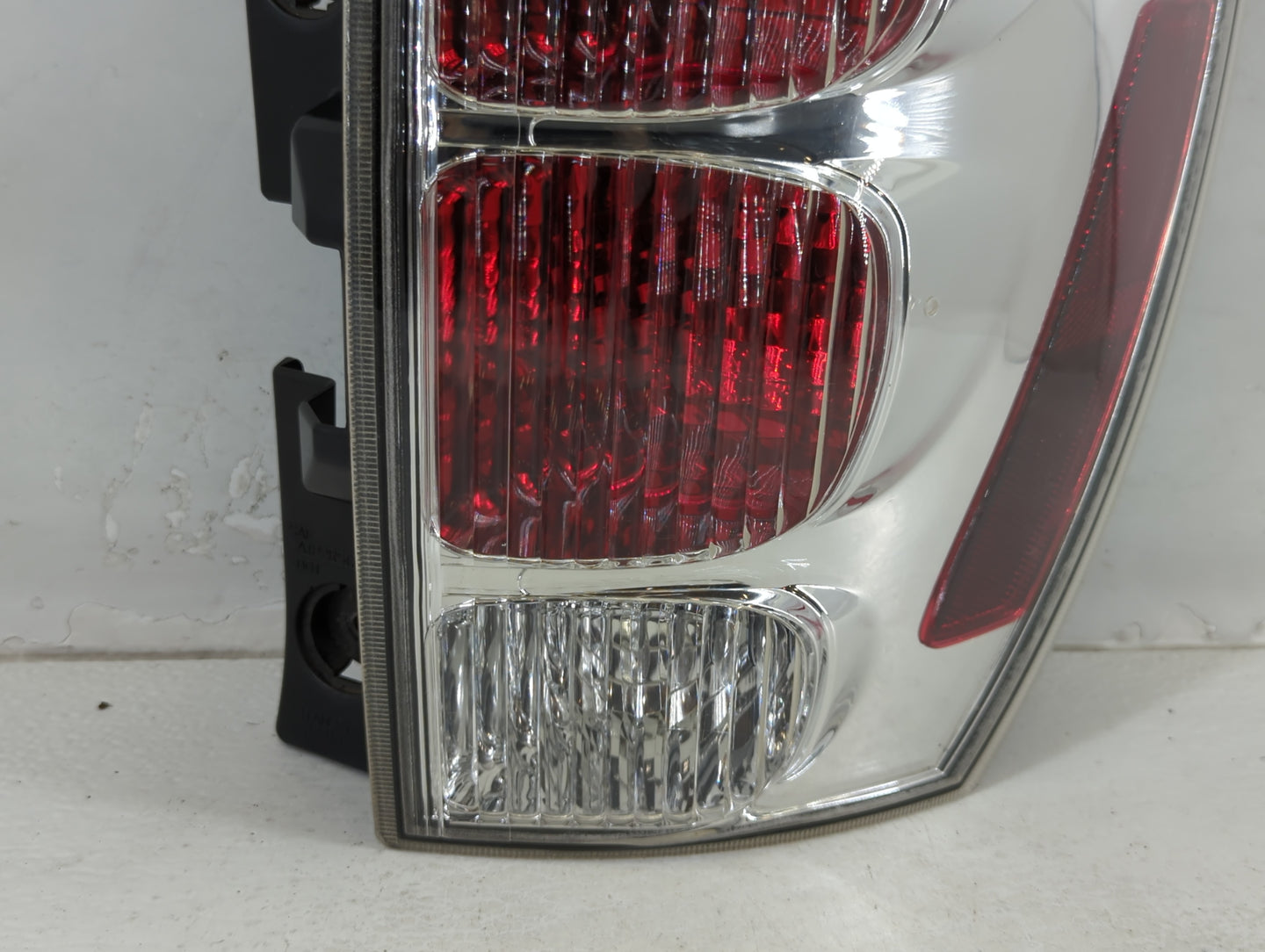 2005-2009 Chevrolet Equinox Tail Light Assembly Passenger Right OEM P/N:eP21/5W a#2057, 5480779 Fits Fits 2005 2006 2007 200