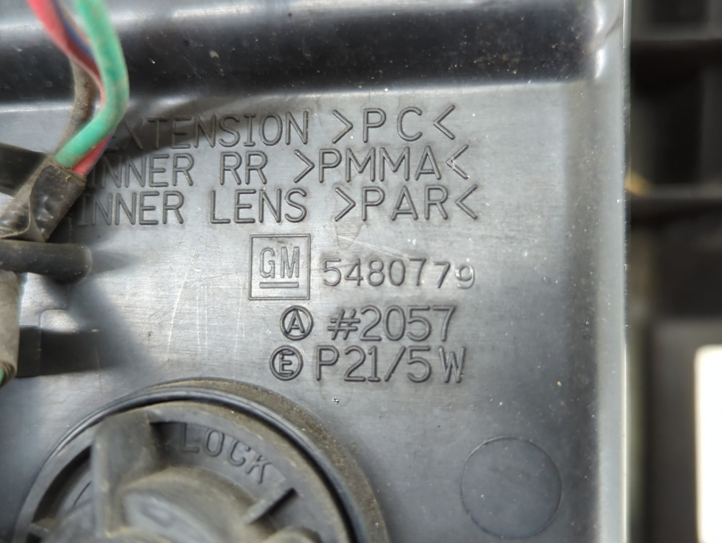 2005-2009 Chevrolet Equinox Tail Light Assembly Passenger Right OEM P/N:eP21/5W a#2057, 5480779 Fits Fits 2005 2006 2007 200