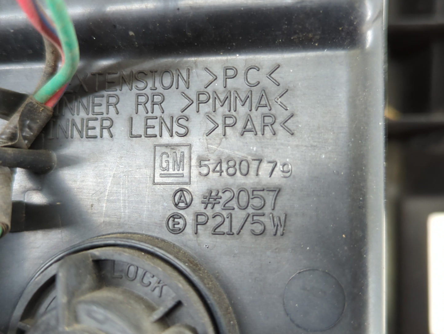 2005-2009 Chevrolet Equinox Tail Light Assembly Passenger Right OEM P/N:eP21/5W a#2057, 5480779 Fits Fits 2005 2006 2007 200