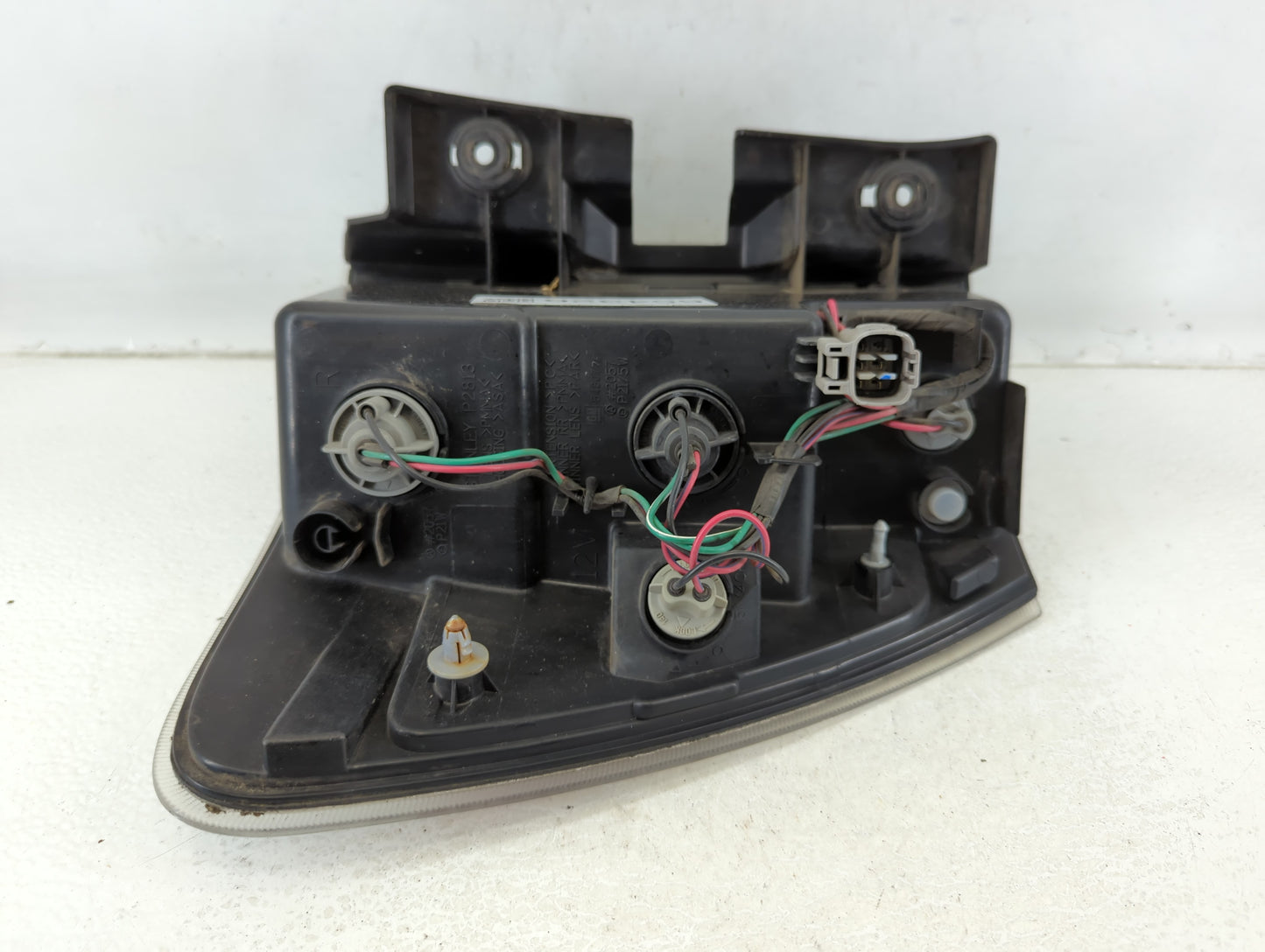 2005-2009 Chevrolet Equinox Tail Light Assembly Passenger Right OEM P/N:eP21/5W a#2057, 5480779 Fits Fits 2005 2006 2007 200