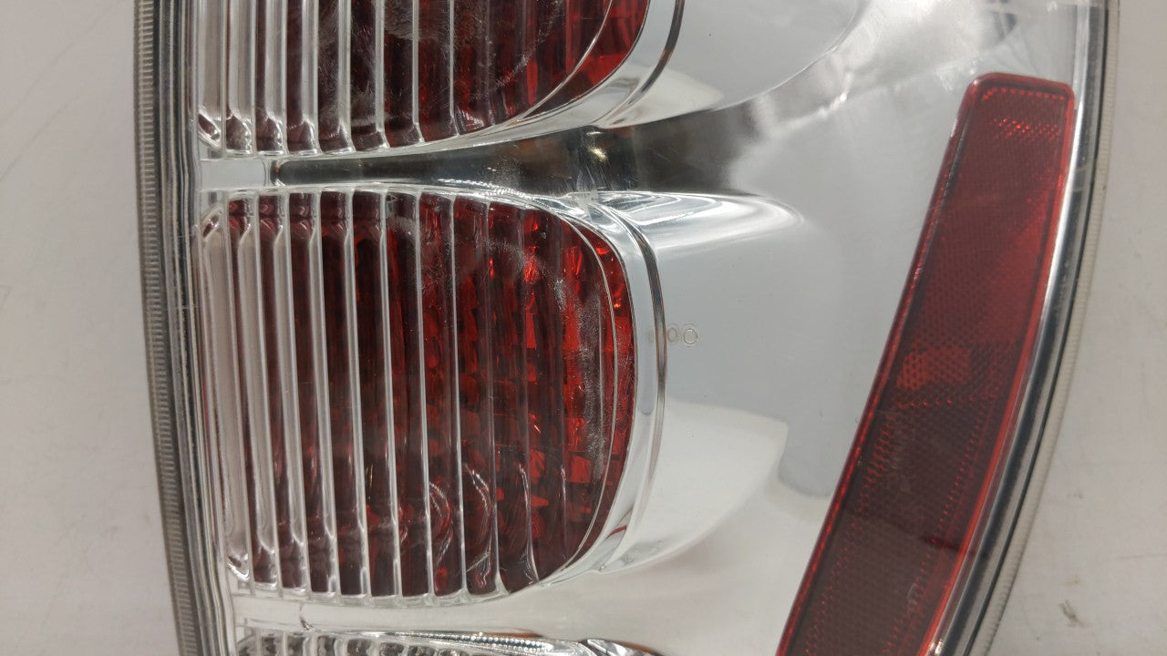 2009 Chevrolet Equinox Tail Light Assembly Passenger Right OEM P/N:548077 30796268, GM384-B000R Fits Fits 2005 2006 2007 200